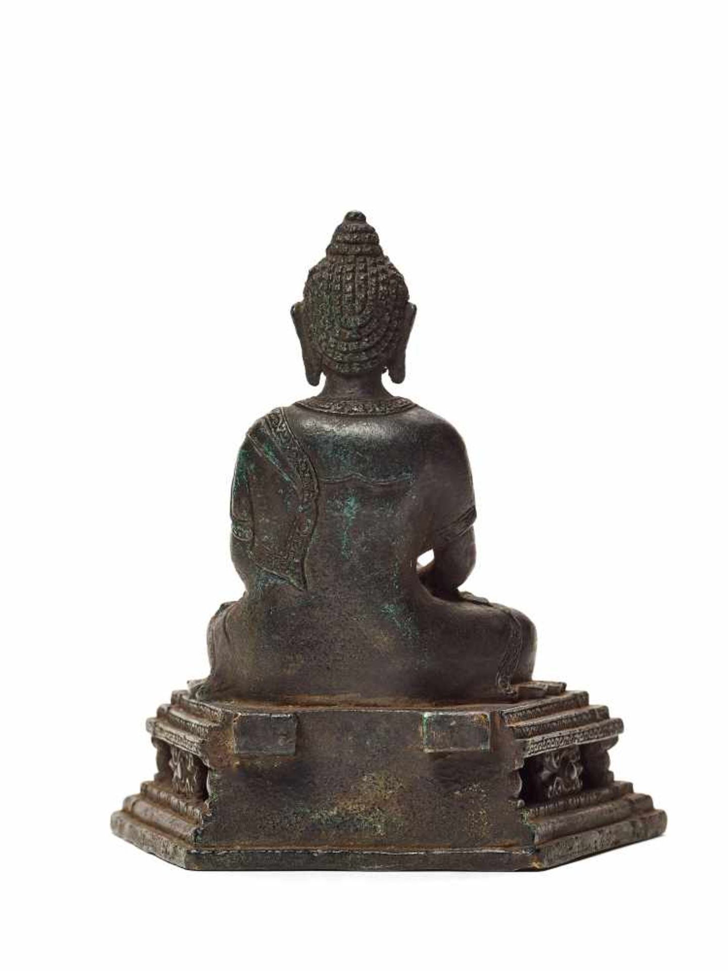 A TIBETAN BRONZE DEPICTING BUDDHA AMITABHABronzeTibet, 20th centuryBuddha Amitabha is depicted - Image 4 of 5