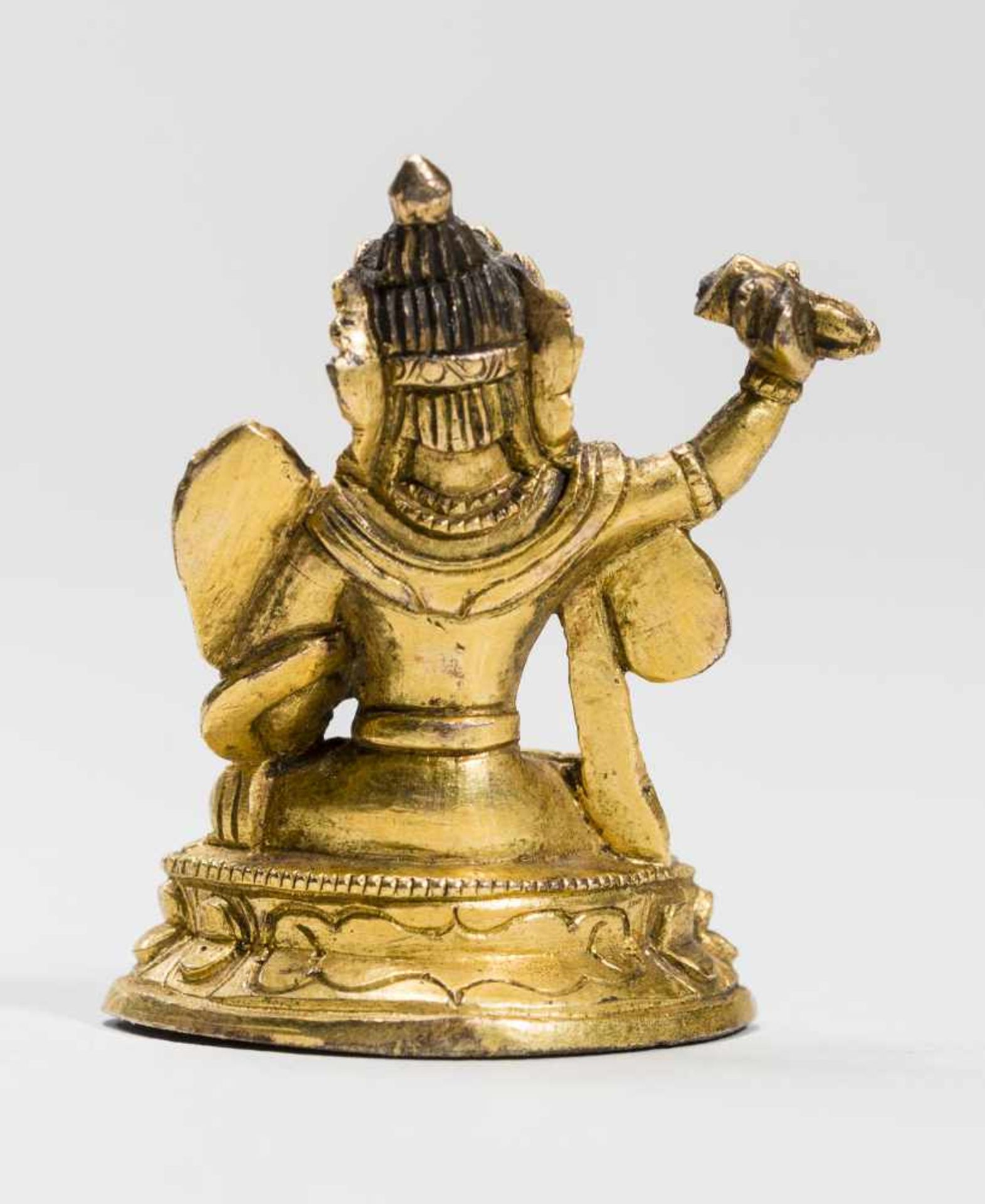 A SINO-TIBETAN FIRE-GILT MINIATURE BRONZE OF MANJUSHRI, 18TH-19TH CENTURYFire-gilt bronzeTibet, 18th - Bild 4 aus 7