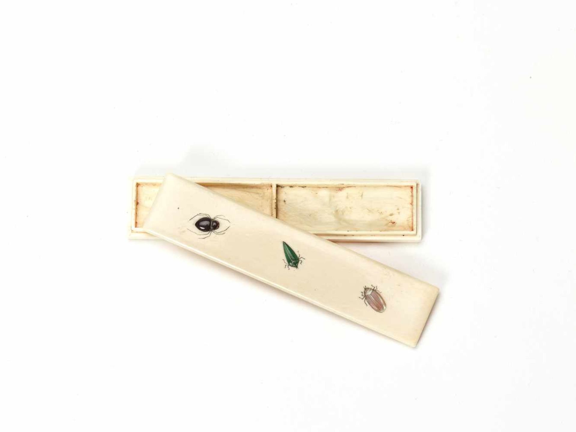 A SHIBAYAMA STYLE INLAID IVORY TOOTH PICK CASEIvory with horn and precious stone inlayJapan, Meiji - Image 3 of 3