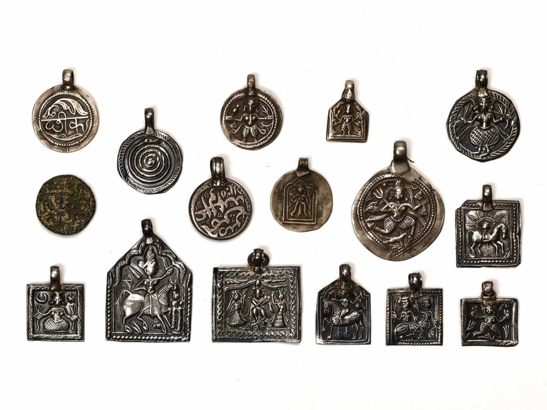 LOT WITH 16 SILVER / METAL AMULETS – INDIA 18th - 19th CENTURY Silver and metal India, 18th – 19th