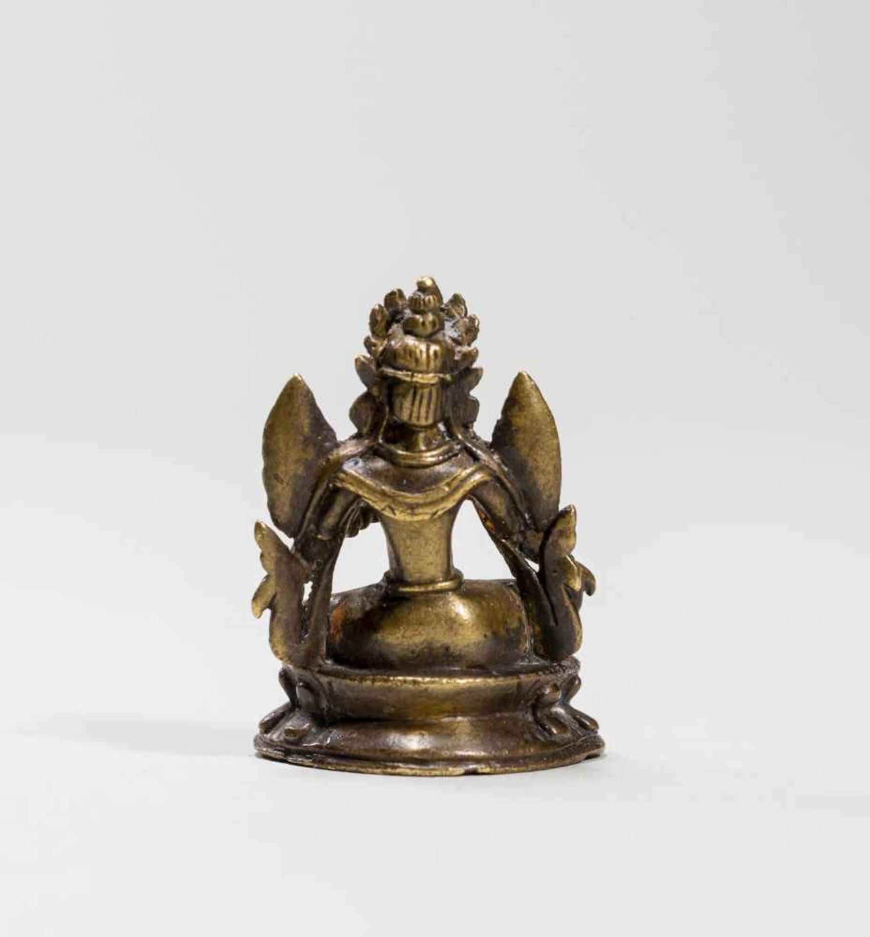 A TIBETAN MINIATURE BRONZE OF SYAMATARA, 18TH-19TH CENTURYBronzeTibet, 18th to 19th centuryThis - Bild 4 aus 7