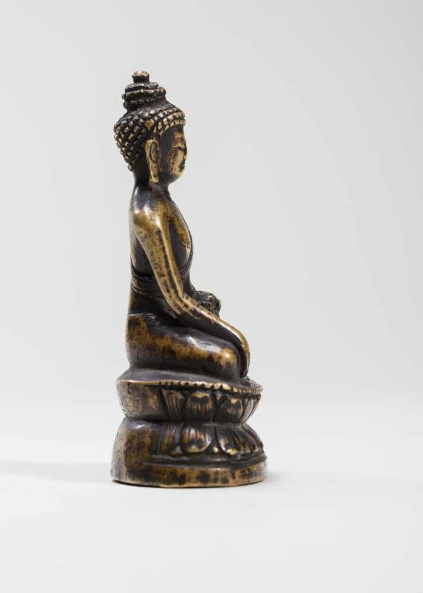 A MINIATURE BRONZE OF BUDDHA SHAKYAMUNI, 18TH-19TH CENTURYBronze Tibet, 18th to 19th centuryBuddha - Image 5 of 7