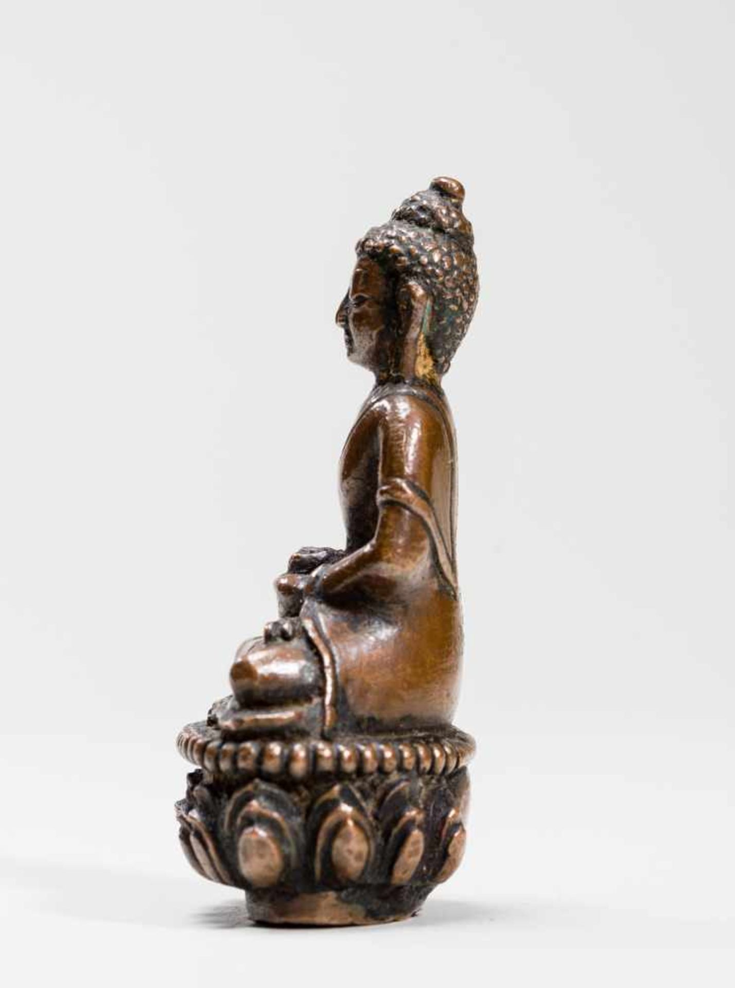 BUDDHA SHAKYAMUNIBronzeTibet, 19th cent.The historical Buddha, Gautama from the Shakyamuni Family, - Bild 3 aus 7