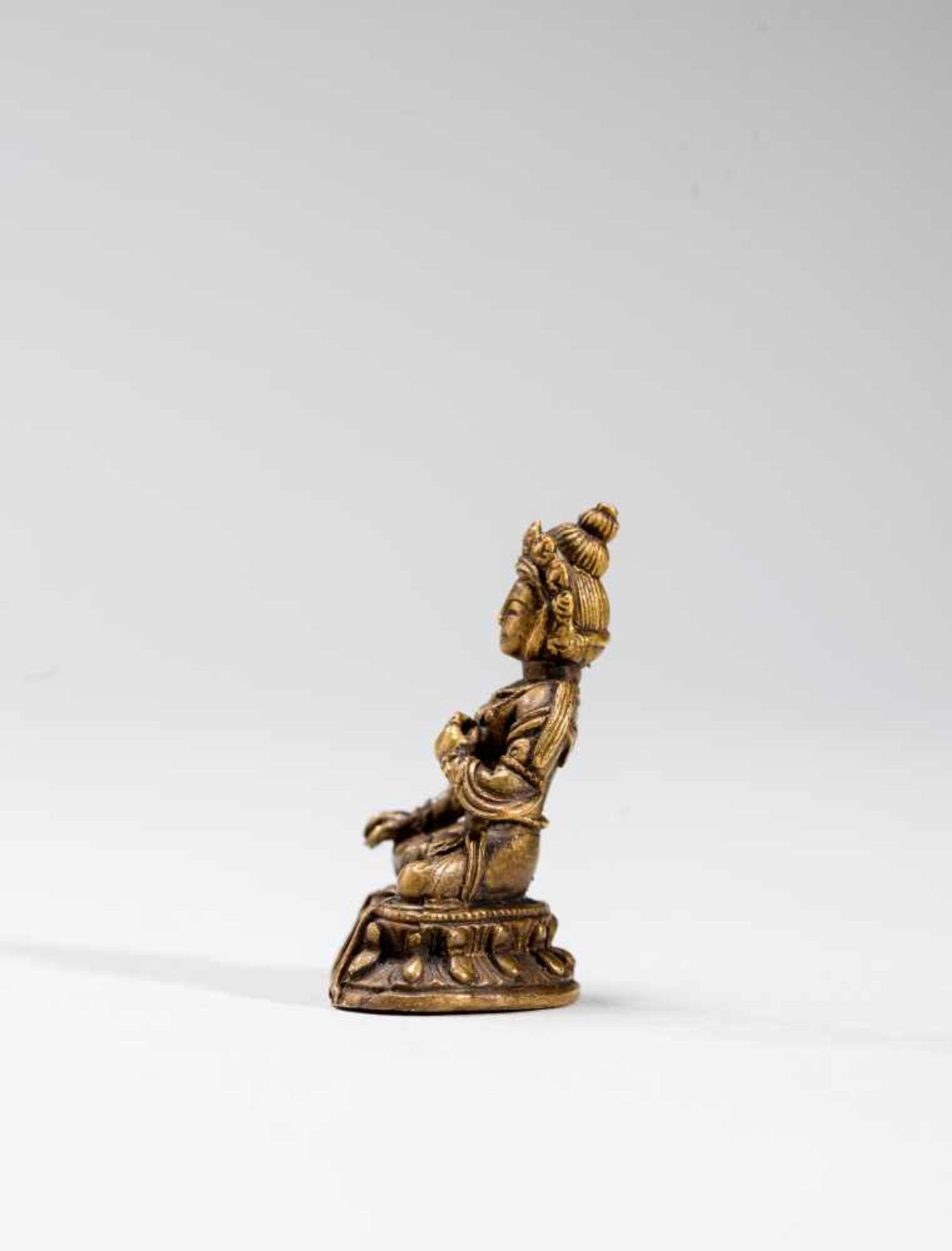 A SINO-TIBETAN MINIATURE BRONZE OF SITATARA, 18TH-19TH CENTURYBronzeTibet, 18th to 19th - Image 3 of 6