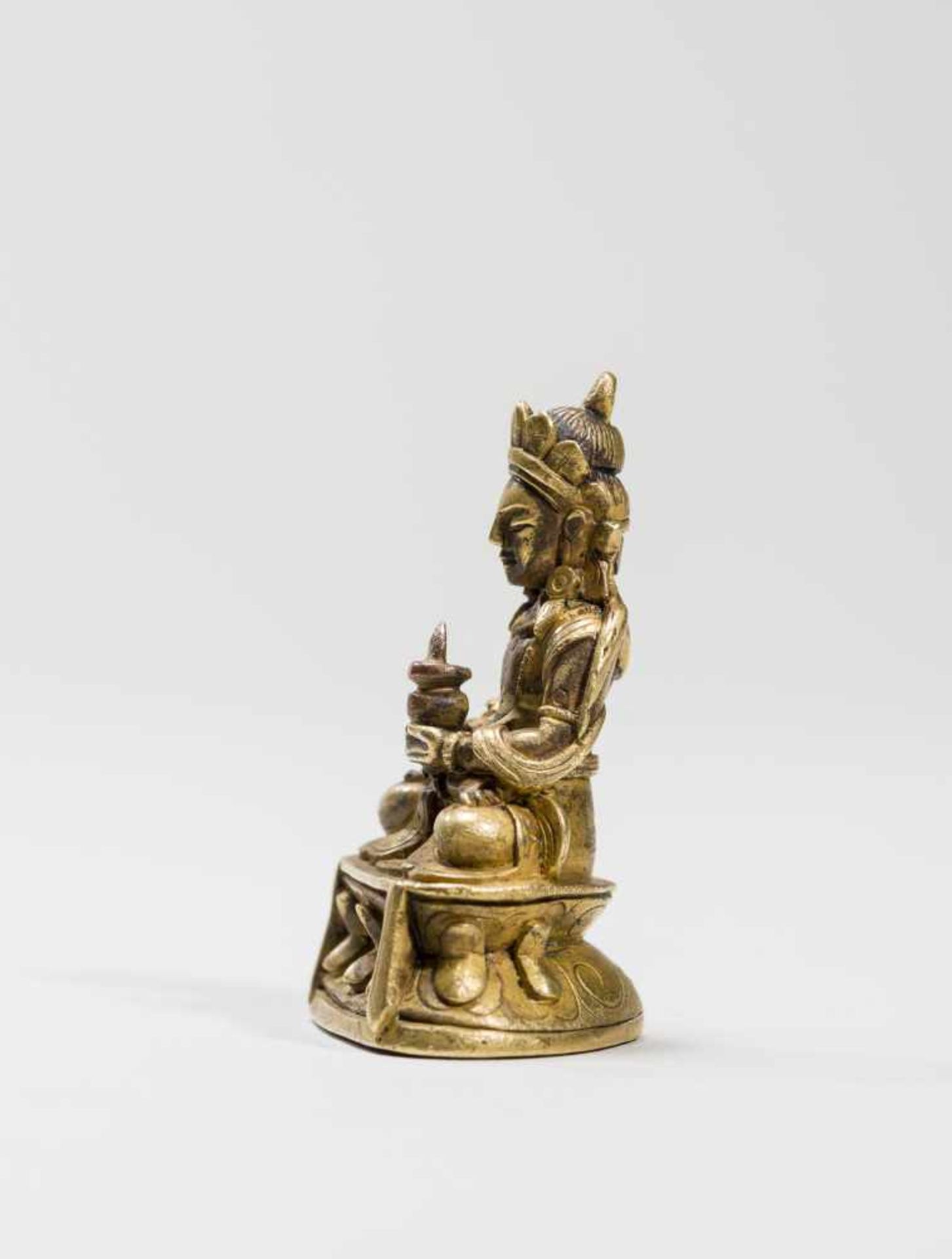 A SINO-TIBETAN FIRE-GILT MINIATURE BRONZE OF BUDDHA AMITAYUS, 18TH-19TH CENTURYFire-gilt - Image 3 of 7