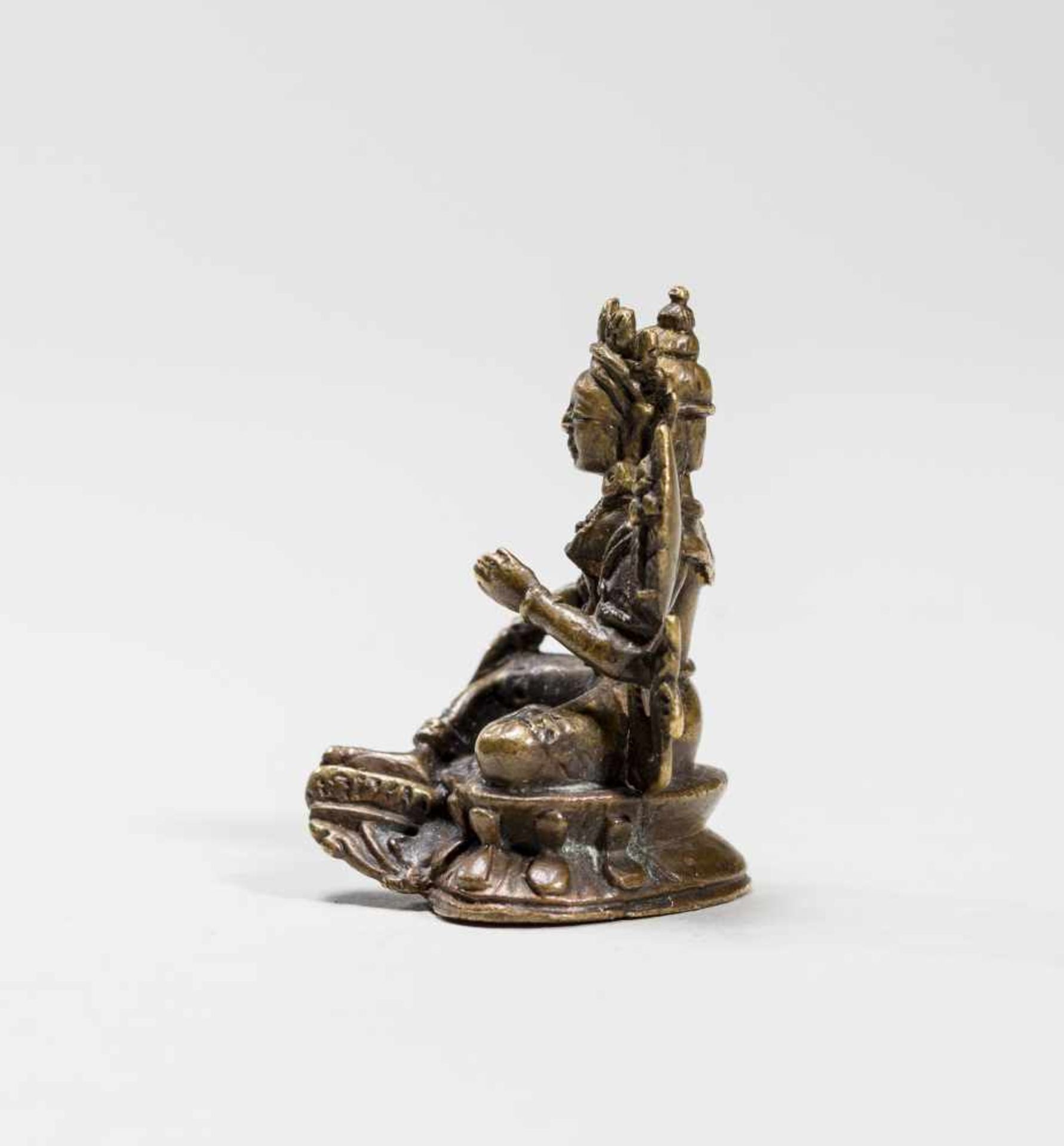 A TIBETAN MINIATURE BRONZE OF SYAMATARA, 18TH-19TH CENTURYBronzeTibet, 18th to 19th centuryThis - Image 3 of 7