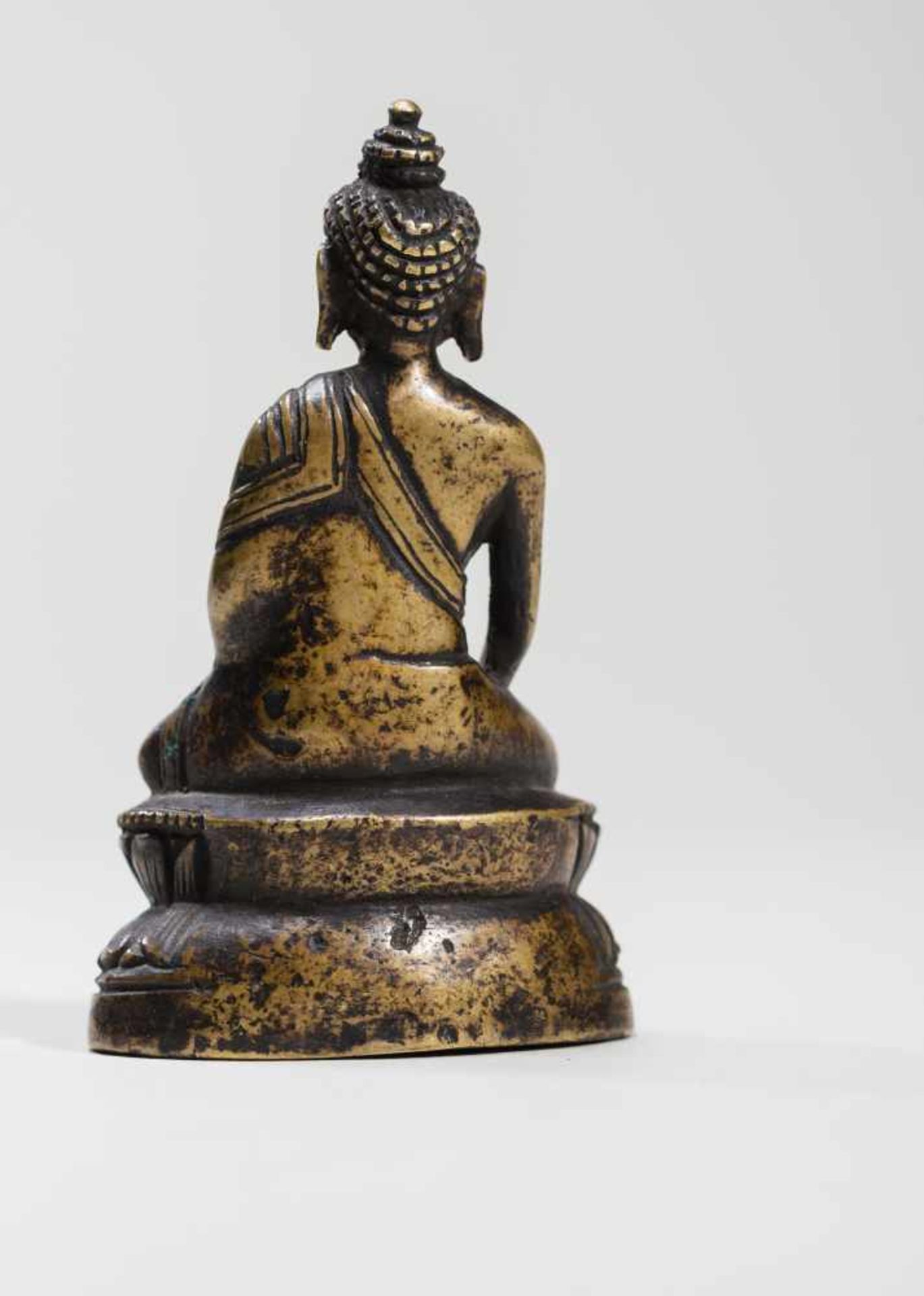 A MINIATURE BRONZE OF BUDDHA SHAKYAMUNI, 18TH-19TH CENTURYBronze Tibet, 18th to 19th centuryBuddha - Image 4 of 7