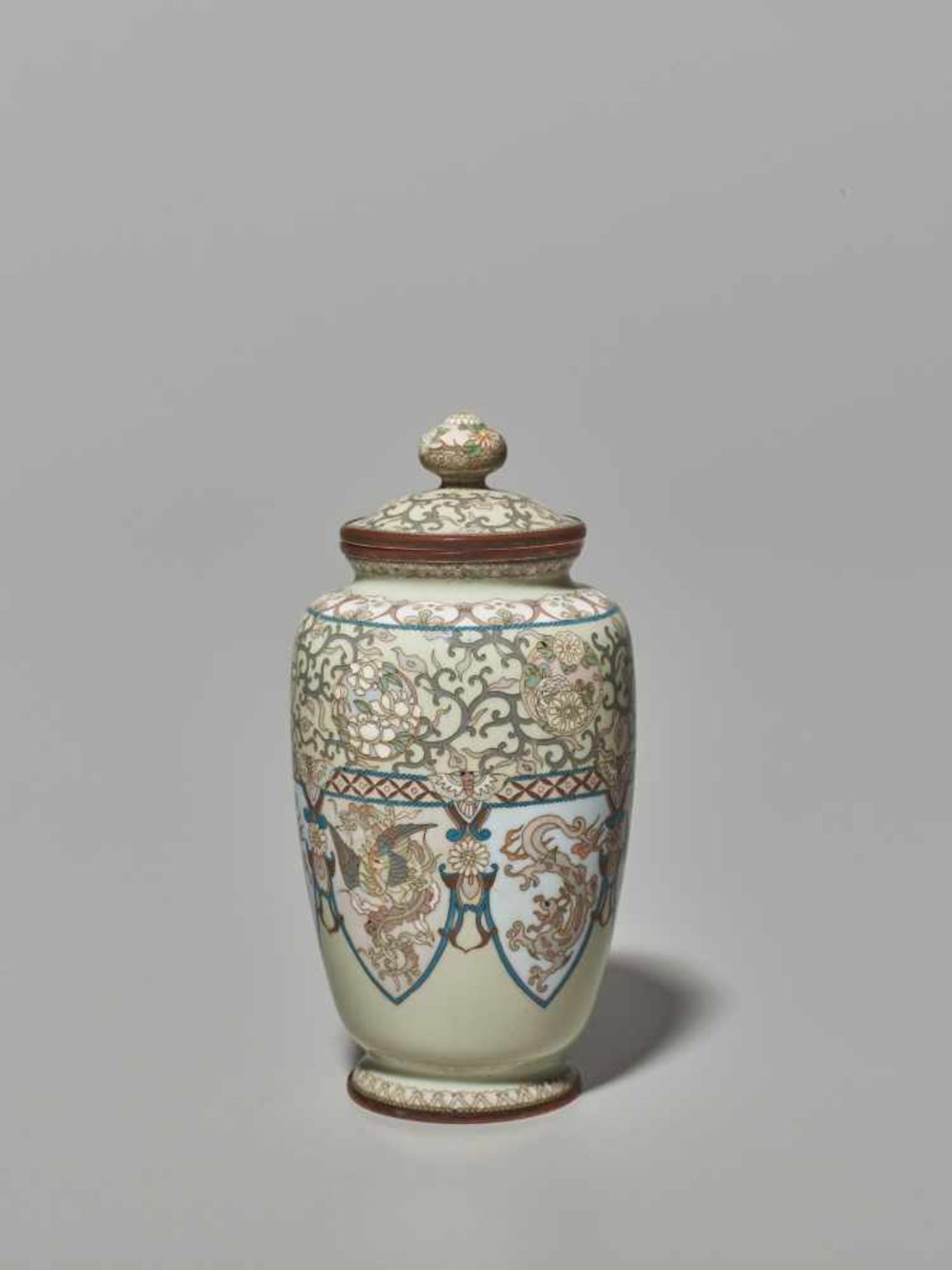 A JAPANESE CLOISONNÉ LIDDED VASE WITH A DESIGN OF PHOENIXES AND DRAGONSCloisonné with colored - Image 6 of 6