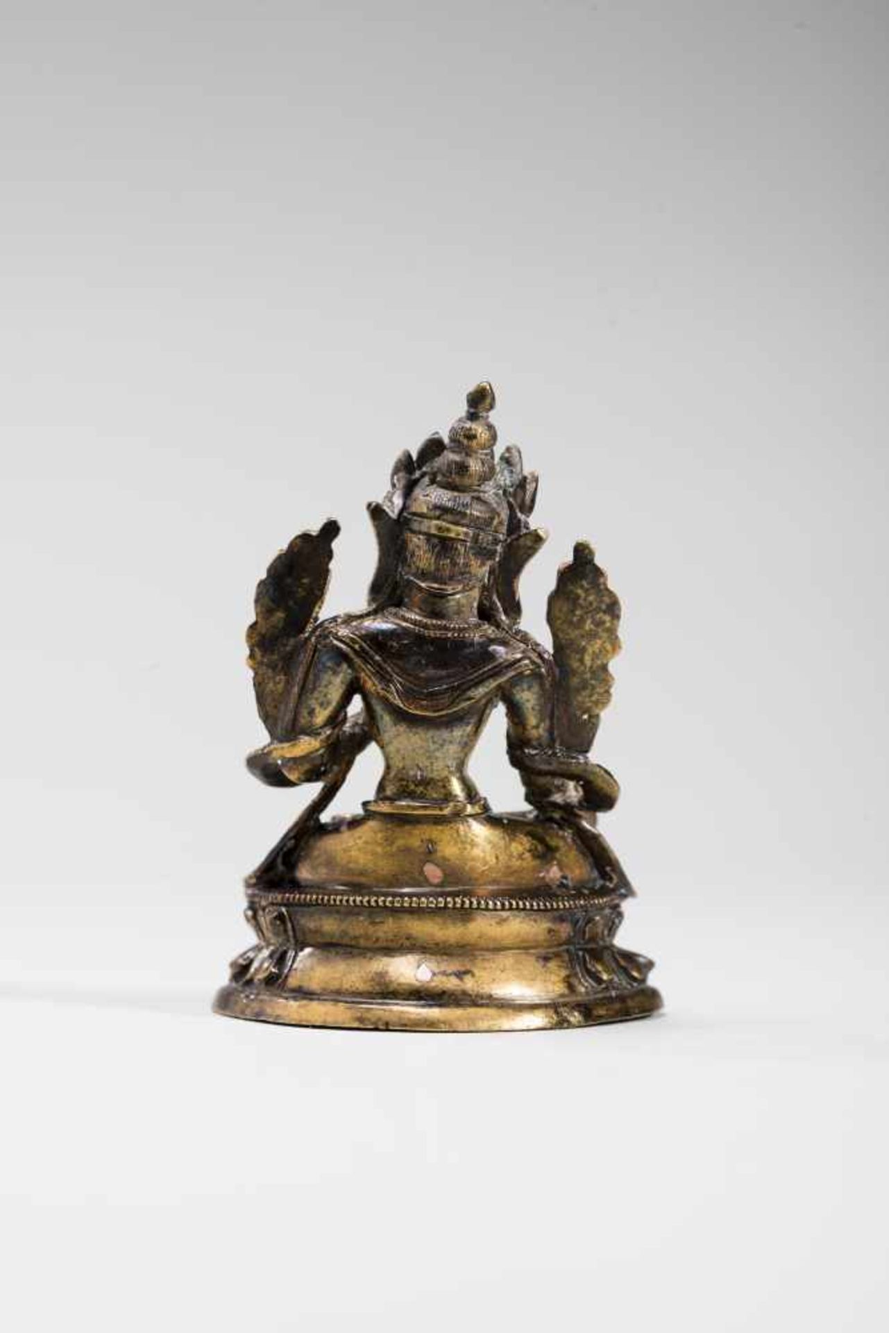 A SINO-TIBETAN GILT MINIATURE BRONZE OF SITATARA, 18TH CENTURYGilt bronzeTibet, 18th centurySitatara - Bild 4 aus 5