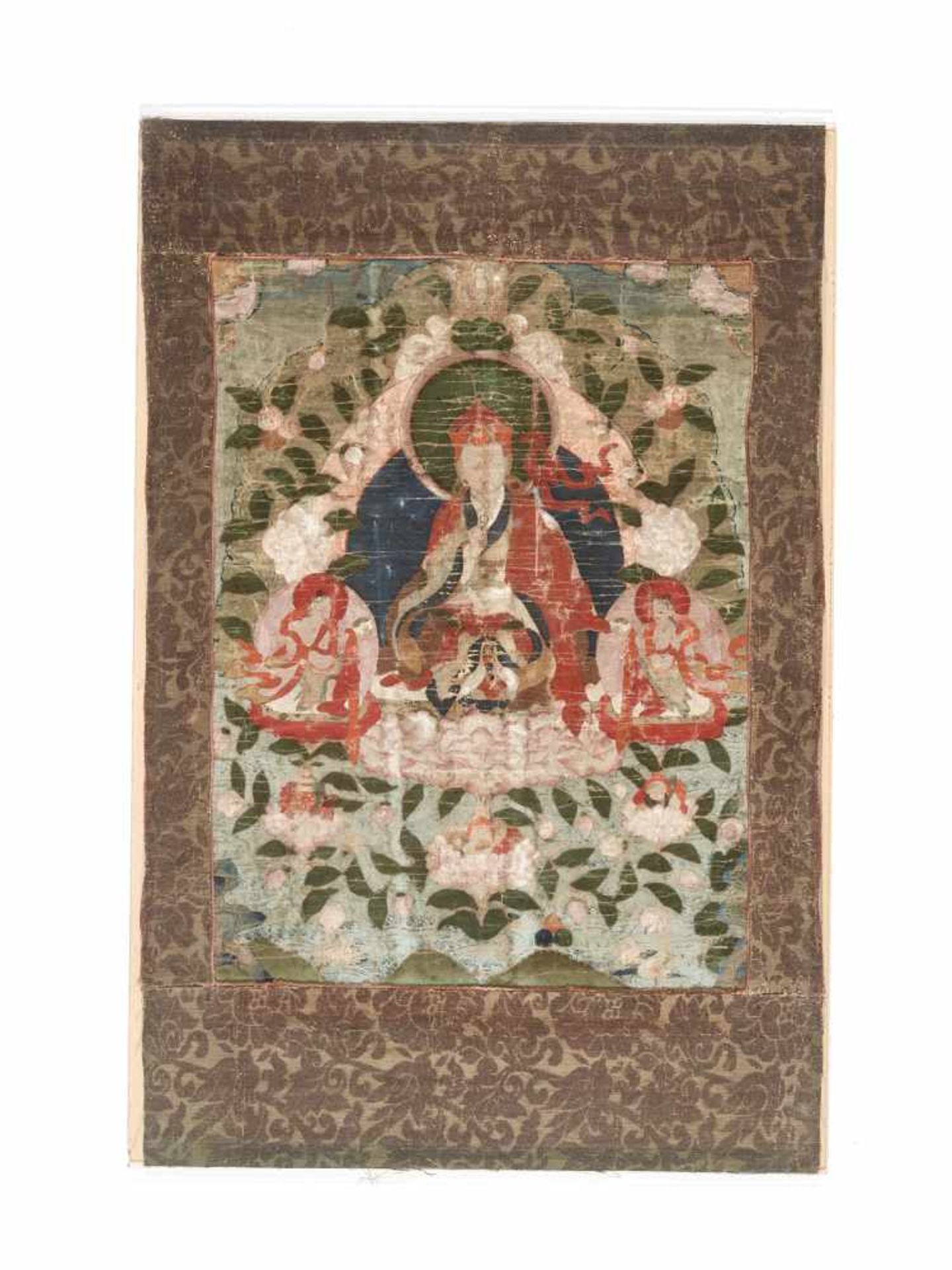 AN 18th CENTURY THANGKA OF GURU RINPOCHE IN ZANGDOK PALRIDistemper and gold paint on cloth, framed - Bild 2 aus 11