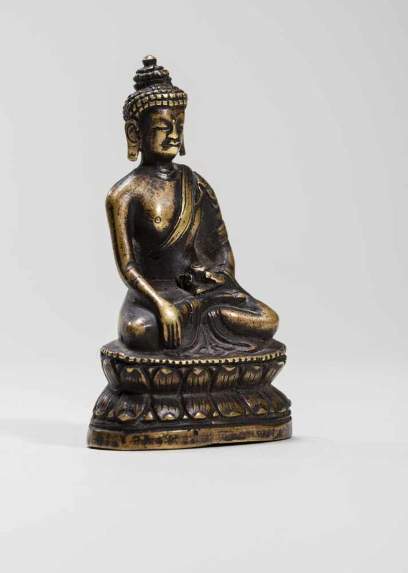 A MINIATURE BRONZE OF BUDDHA SHAKYAMUNI, 18TH-19TH CENTURYBronze Tibet, 18th to 19th centuryBuddha - Image 6 of 7