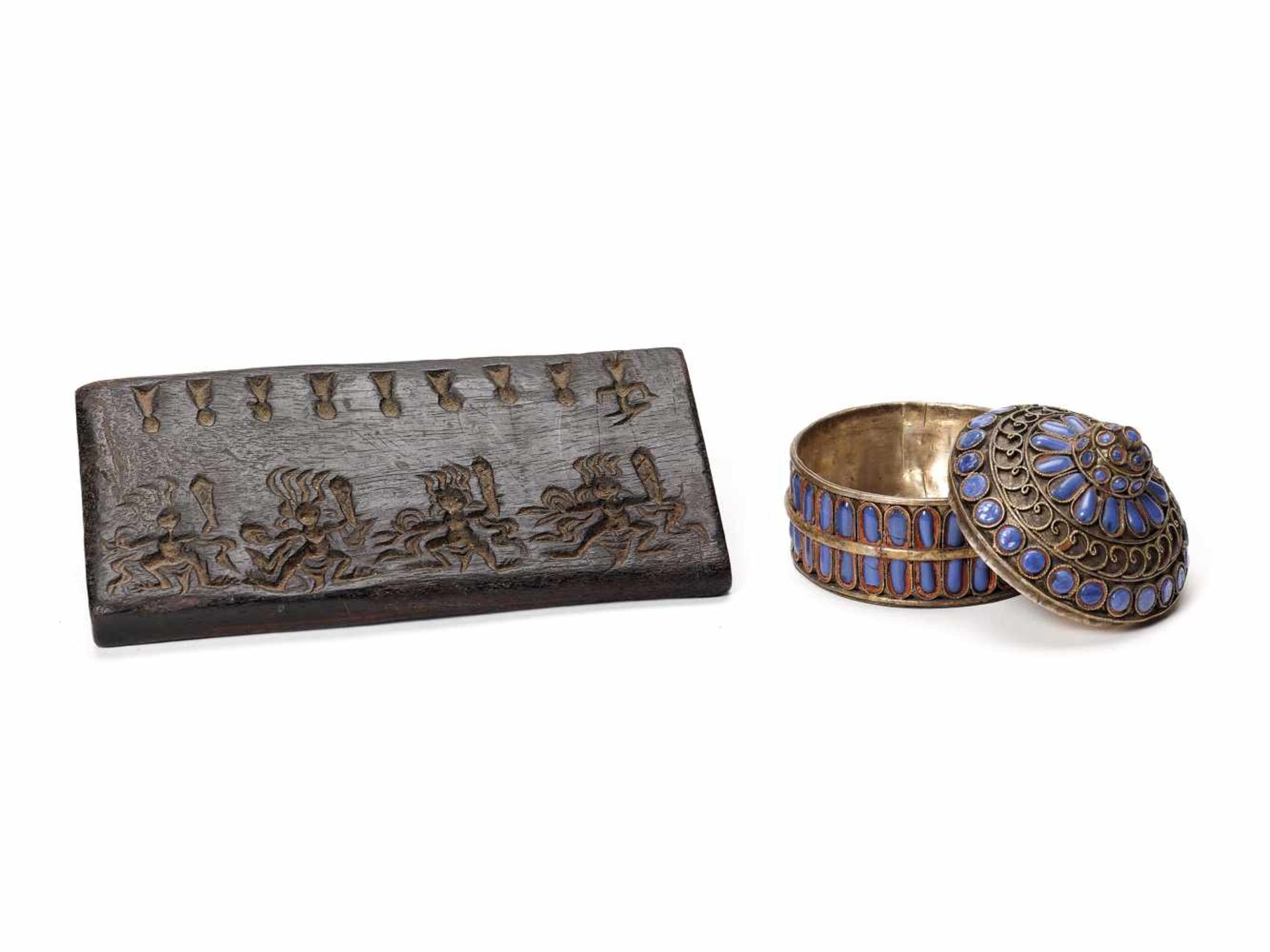 A SILVER BOX AND COVER AND A WOODEN PANEL WITH FIGURAL DECORATIONSSilver with inlays, - Image 2 of 4