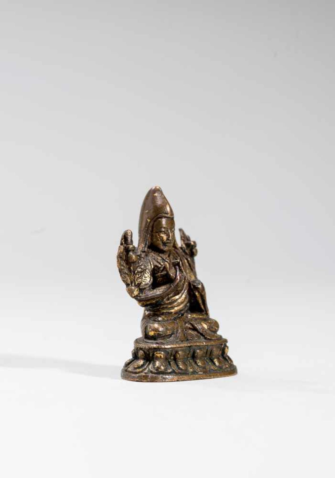 A SINO-TIBETAN MINIATURE BRONZE OF TSONGKHAPA, 18TH-19TH CENTURYBronzeTibet, 18th to 19th - Image 5 of 6