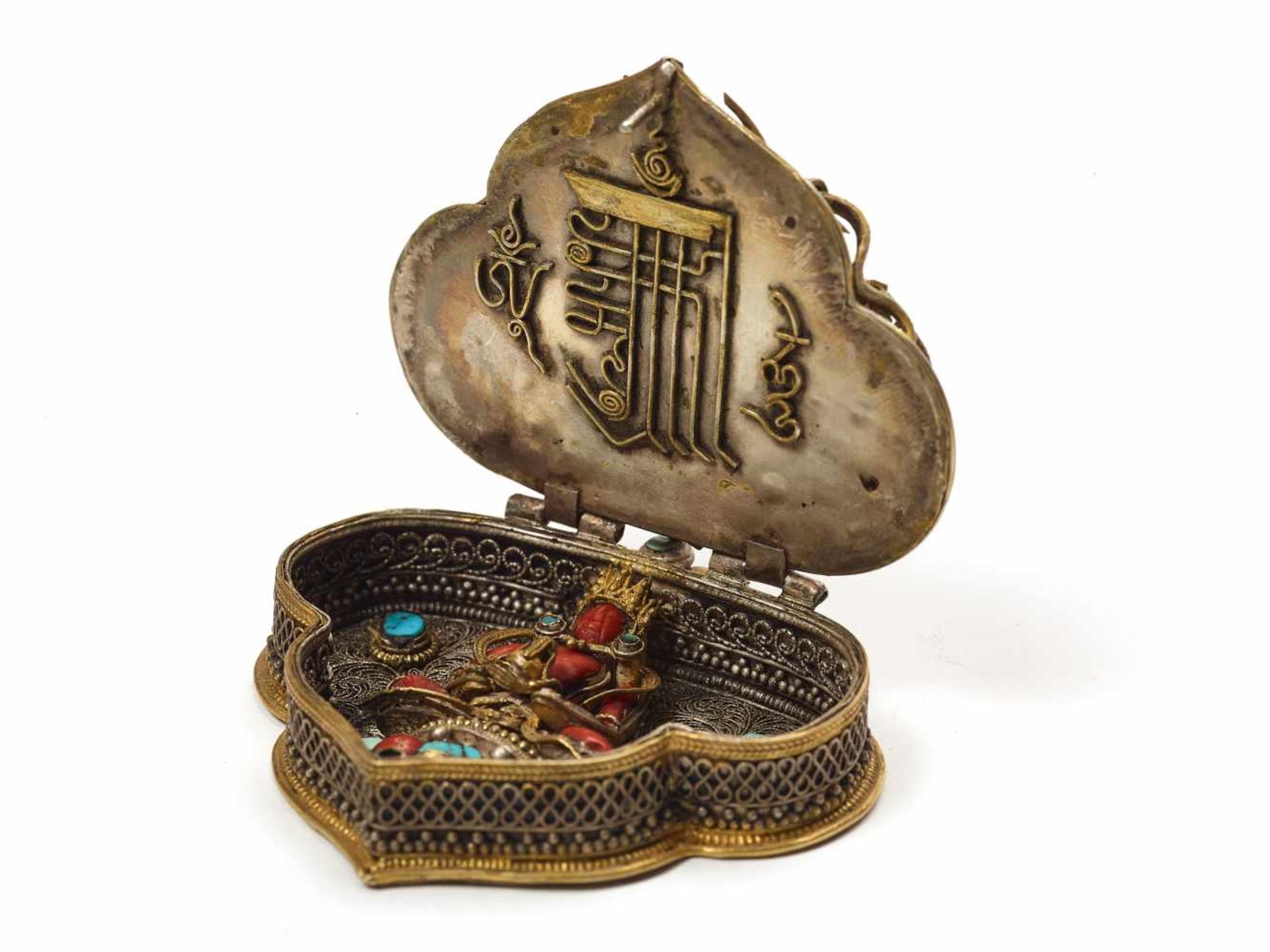 A RARE AND ORNATE GAU WITH BUDDHA AMITAYUSSilver with gilding, turquoise, lapis lazuli, rubies, - Image 5 of 6