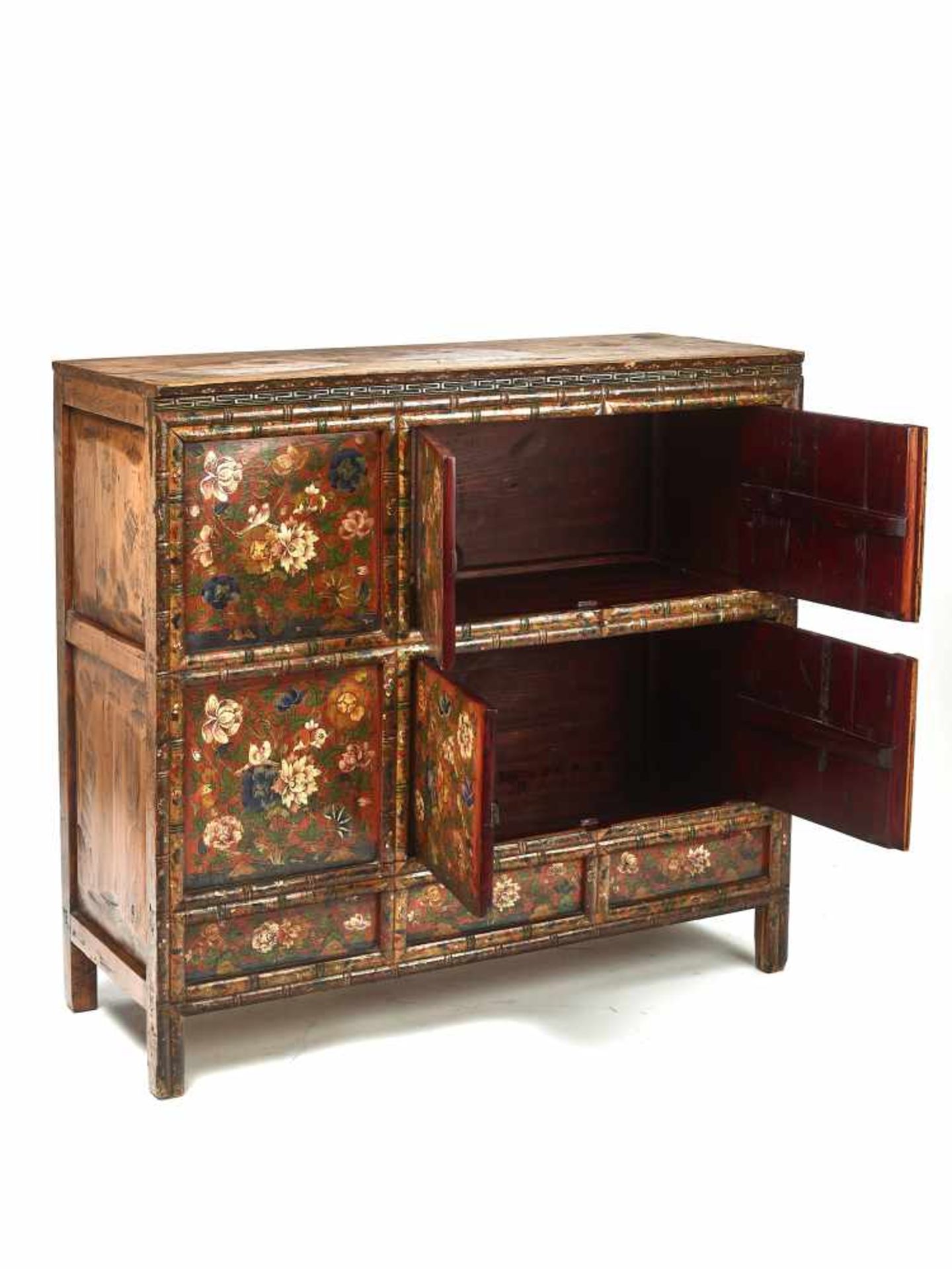 A RARE AND LARGE TIBETAN LACQUERED HARDWOOD CABINET, 19TH CENTURYNicely painted original lacquer - Bild 3 aus 5