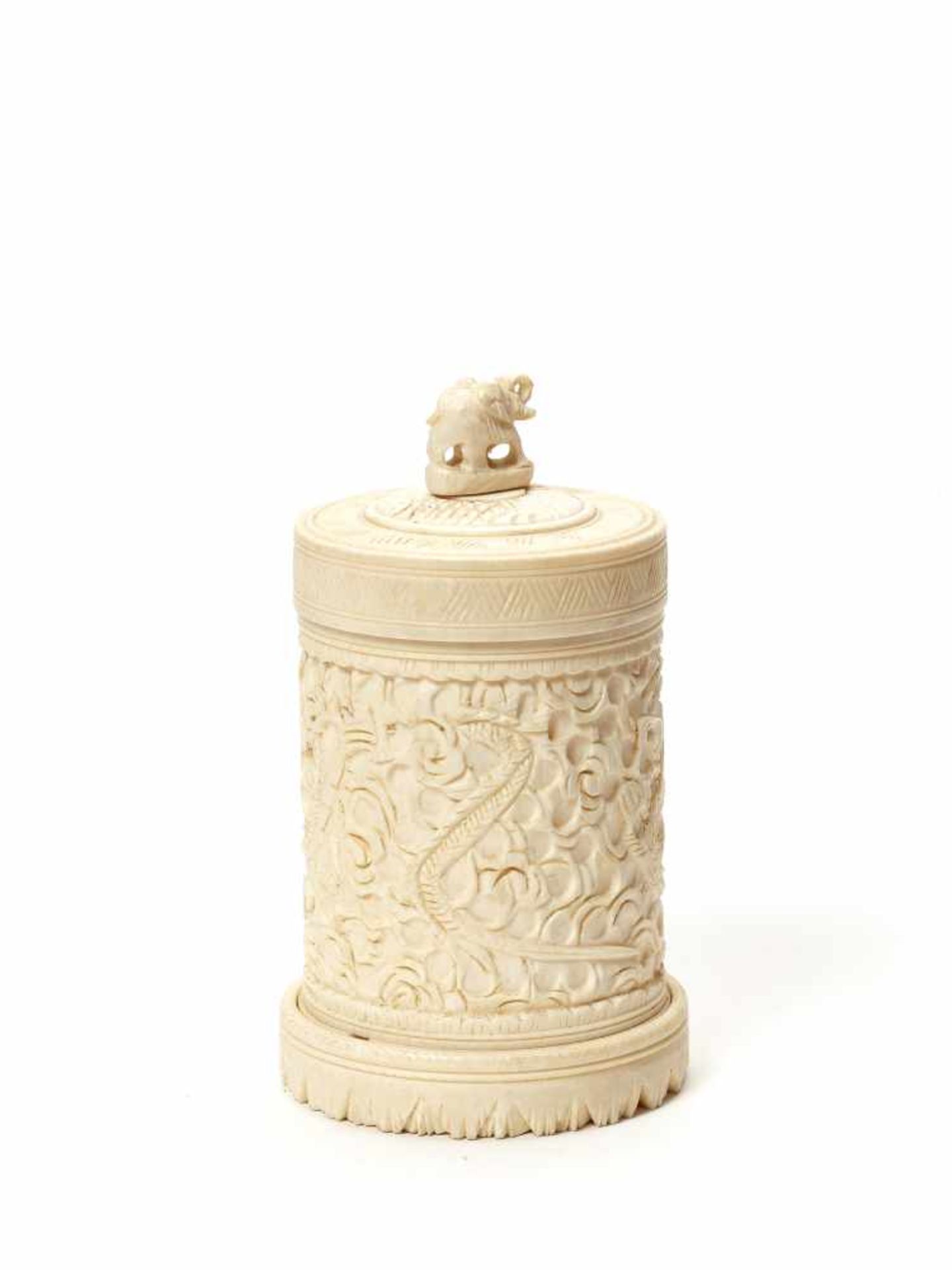 AN INDIAN IVORY BOX AND COVER, C. 1880IvoryIndia, c. 1880This Indian ivory box and cover features - Image 4 of 5