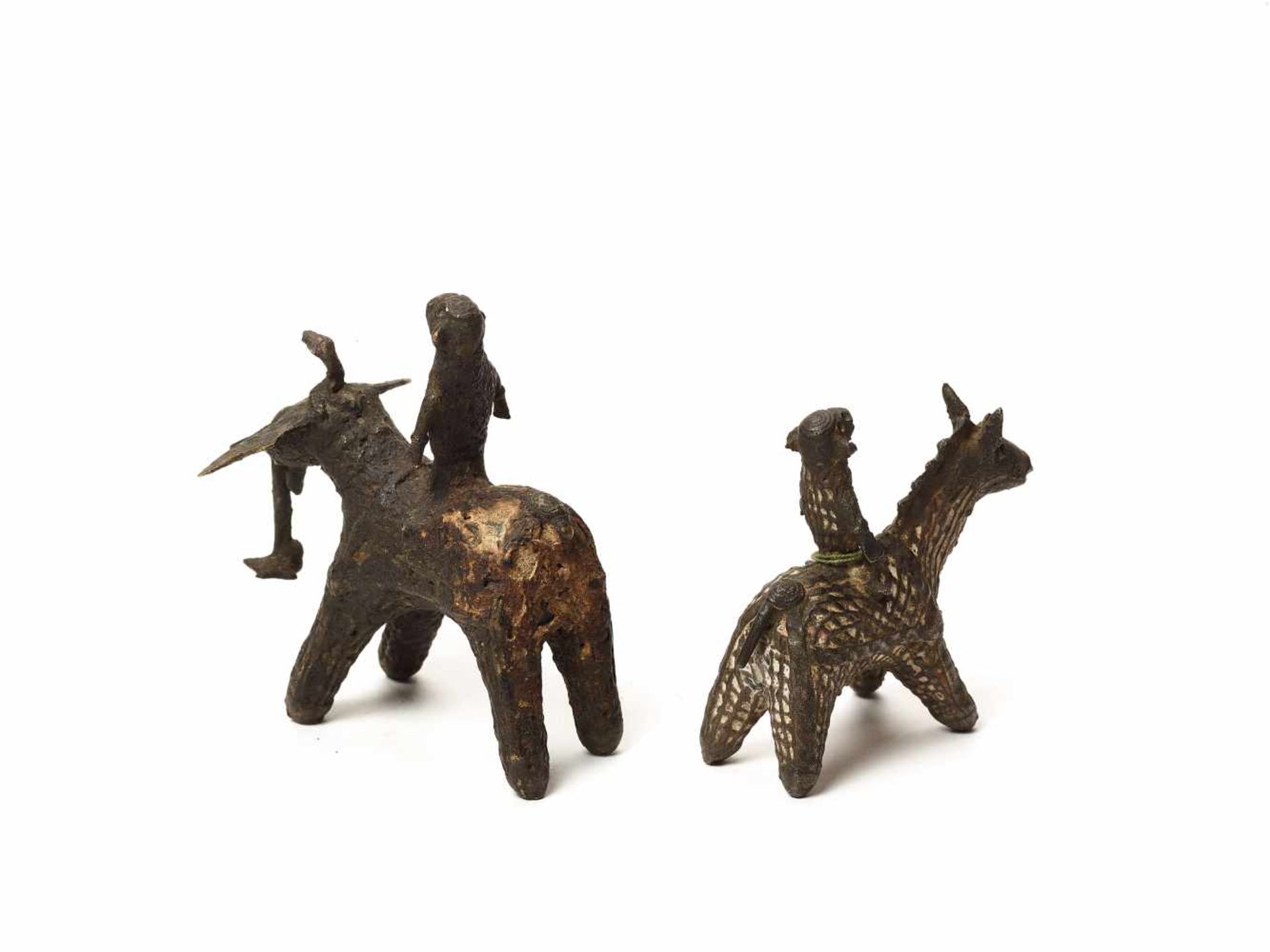 TWO KONDH TRIBAL BRONZES OF RIDING FIGURESCopper bronzeEastern India, Kondh Tribe, late 19th – early - Bild 3 aus 3
