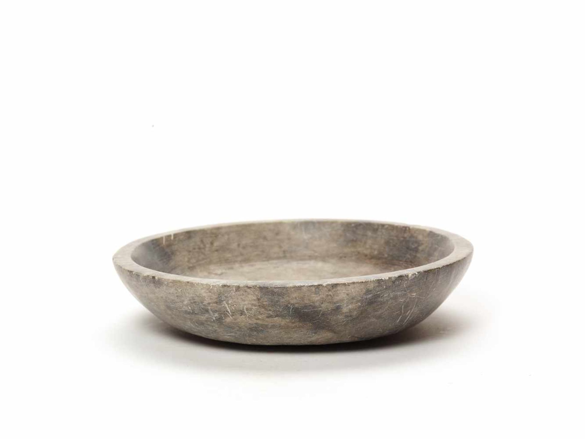 STONE BOWL – CHAVIN CULTURE, PERU, C. 500 BCStoneChavin culture, Peru, c. 500 BCA grayish short bowl - Image 3 of 3