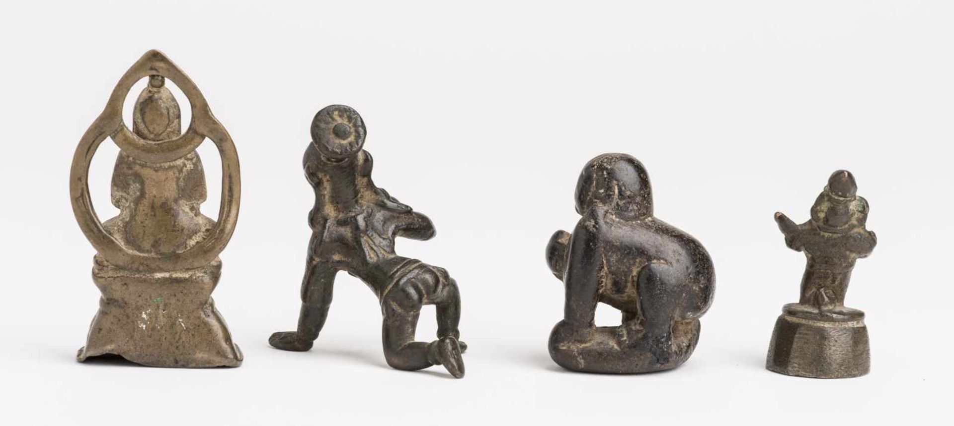 A GROUP OF A BUDDHA FIGURE, TWO BALAKRISHNA AND GARUDABronze and stoneIndia, ca. 16th to 18th - Image 2 of 2