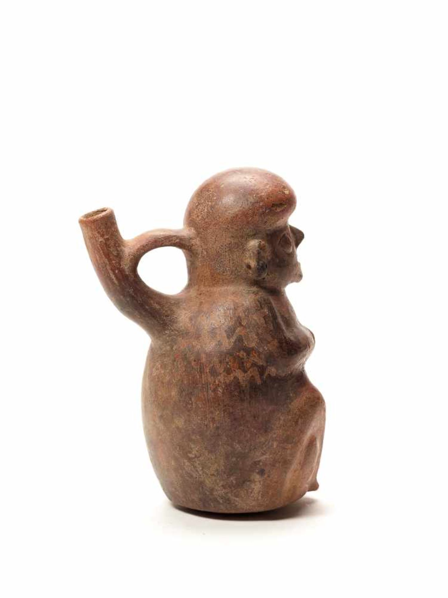 FIGURAL STIRRUP VESSEL - VICUS CULTURE, PERU, C. 1st CENTURY ADFired clayVicus culture, Peru, c. 1st - Bild 3 aus 4