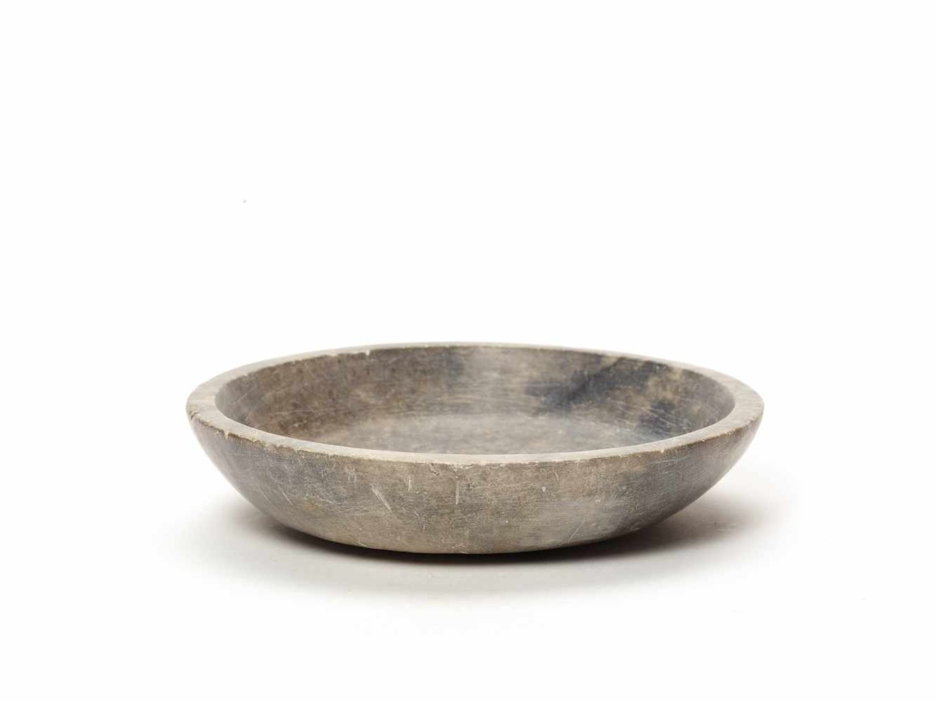 STONE BOWL – CHAVIN CULTURE, PERU, C. 500 BCStoneChavin culture, Peru, c. 500 BCA grayish short bowl - Image 2 of 3