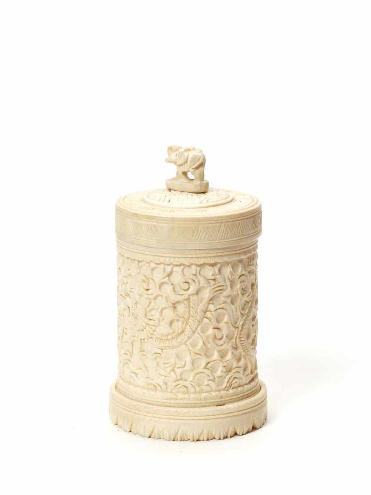 AN INDIAN IVORY BOX AND COVER, C. 1880IvoryIndia, c. 1880This Indian ivory box and cover features - Image 3 of 5