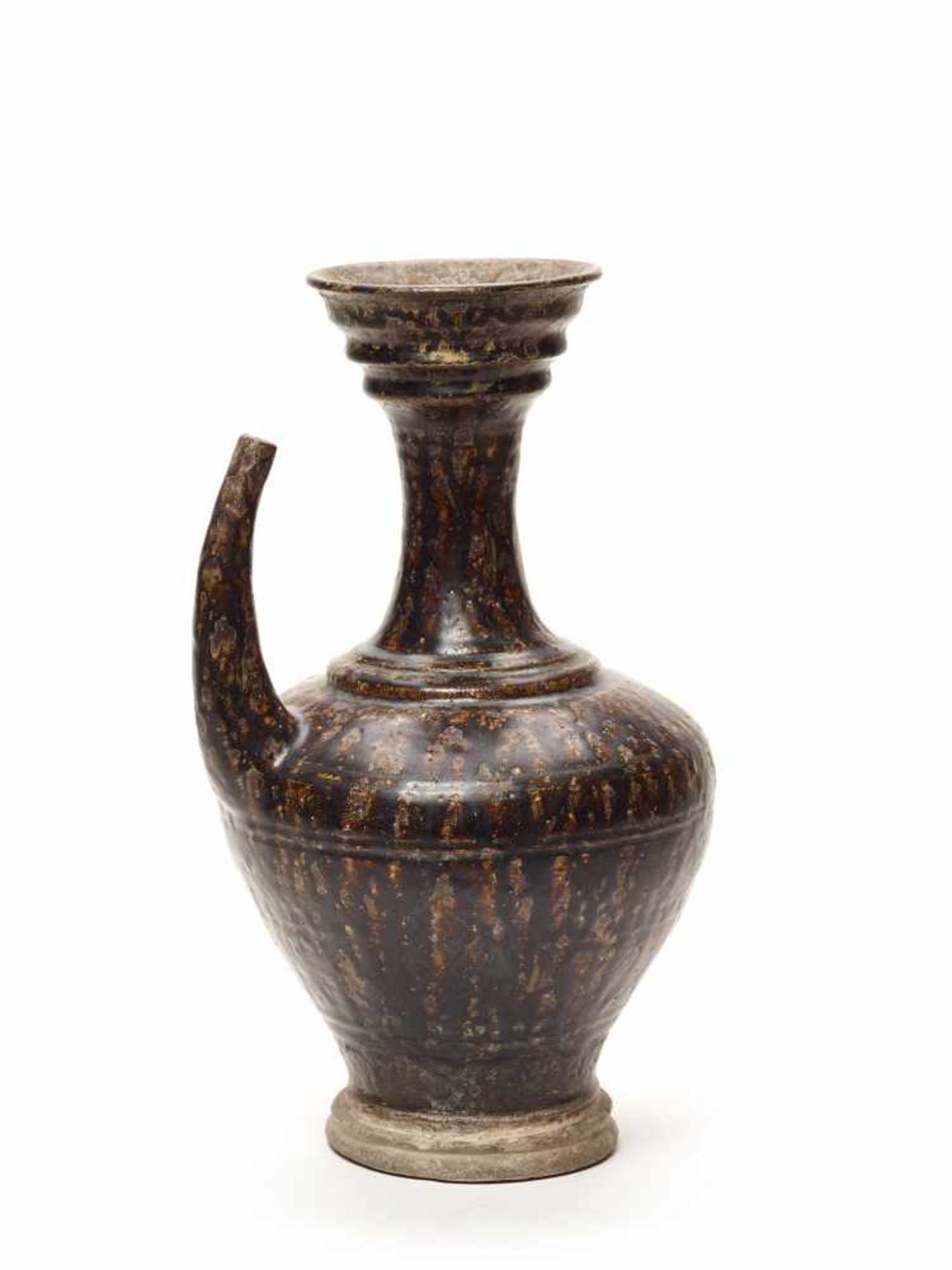 LARGE ANGKOR PERIOD KHMER CERAMIC OIL VESSEL – 11th/12th CENTURYLow-fired stoneware, covered with