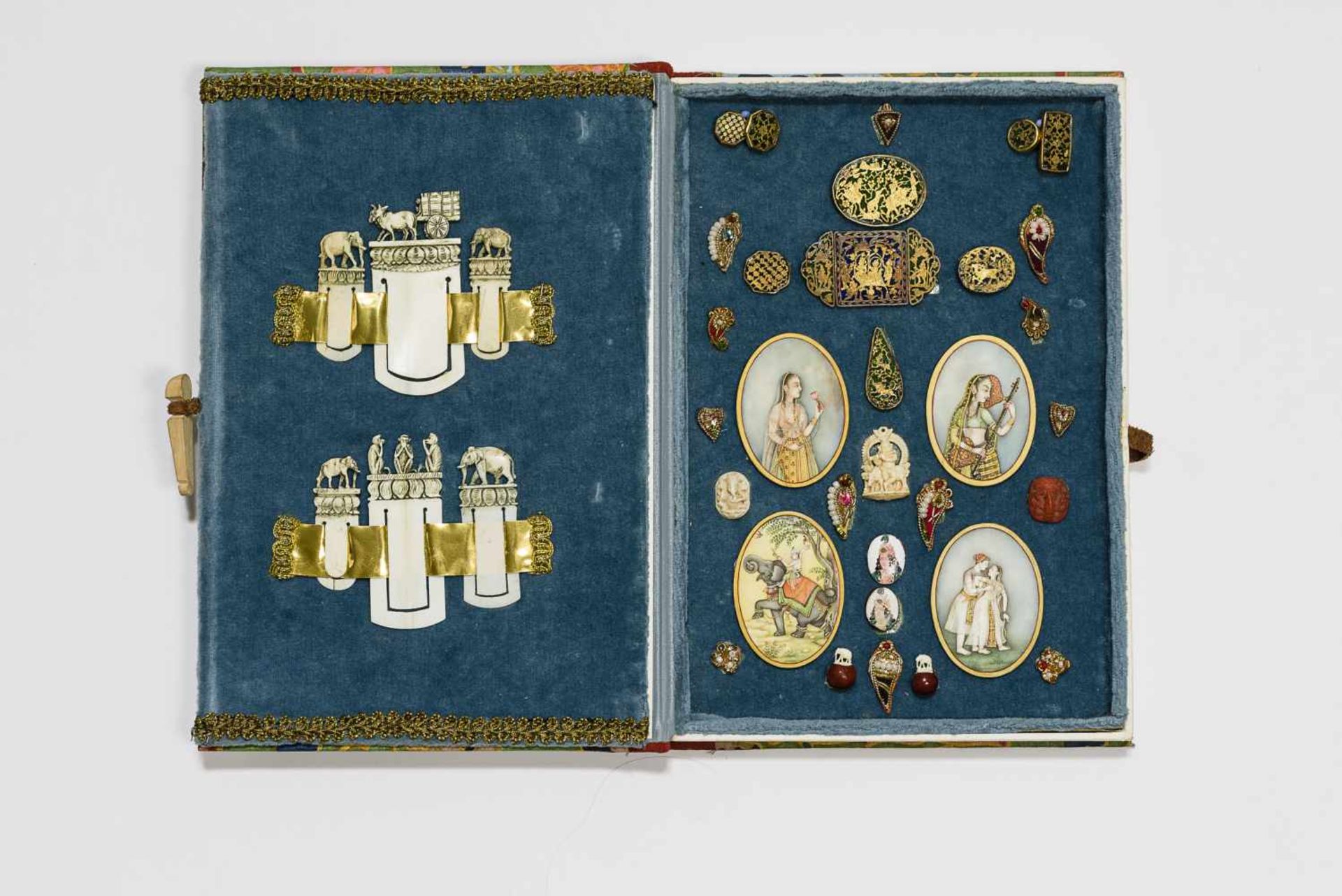 A COLLECTION OF MINIATURE COLLECTIBLES IN CASEIvory, gold, painting, enamel, pearls, etc.Mostly - Image 2 of 2