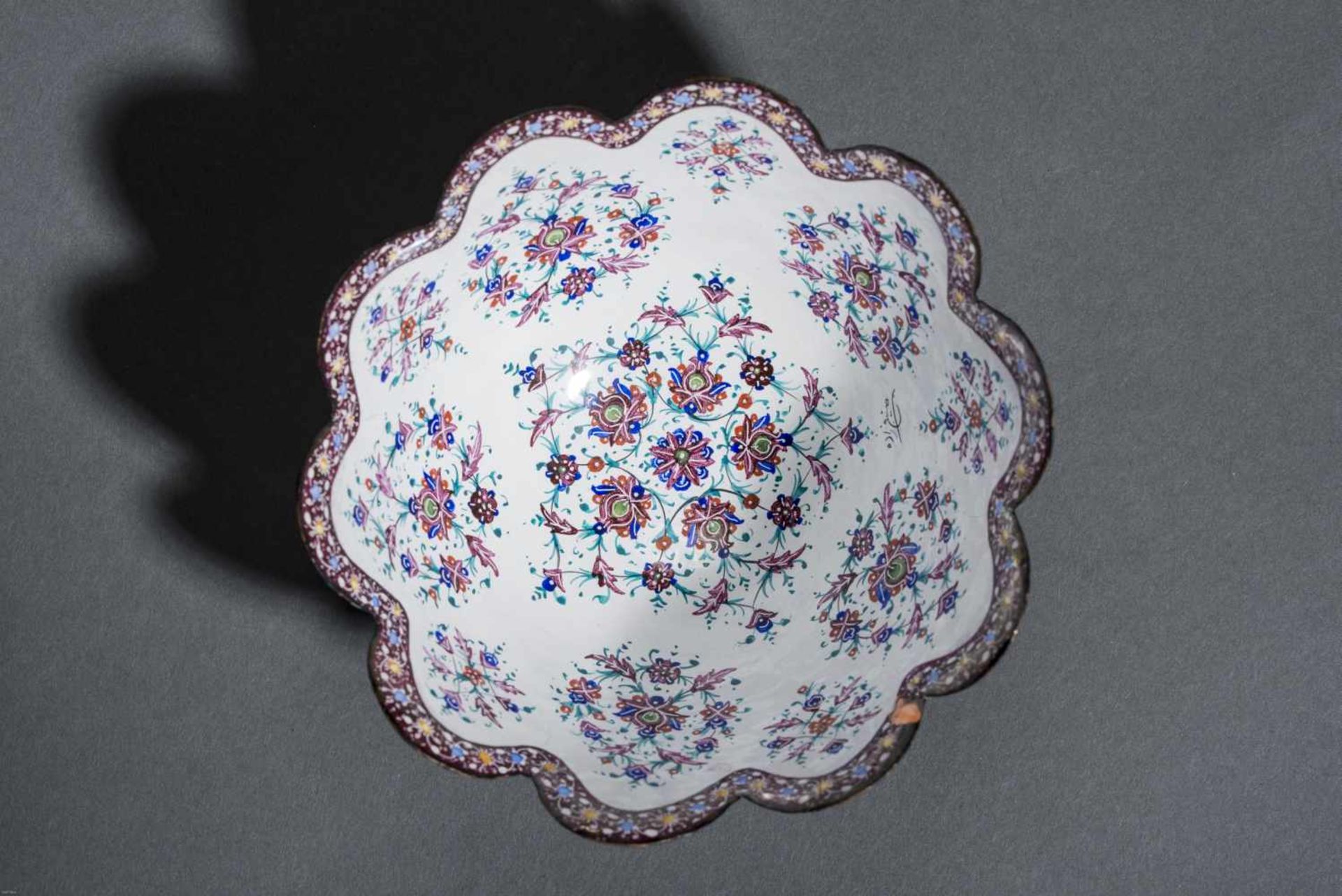 BOWL WITH BLOSSOM DECORColorful painting on enamel Persia, around middle 20th cent. Ten-fold - Image 3 of 5