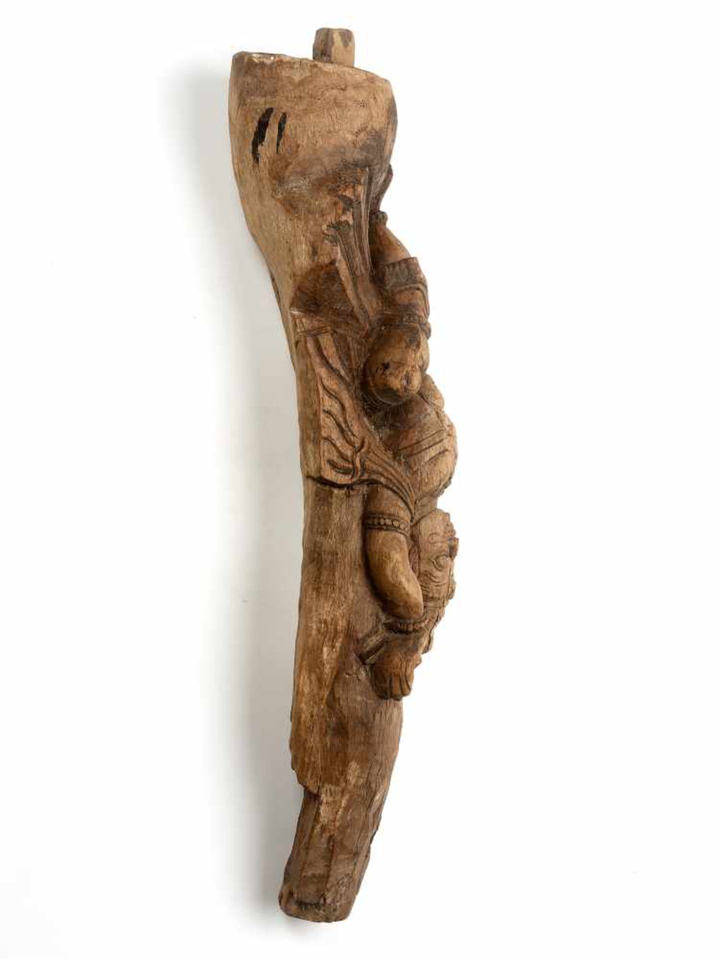 AN EARLY WOOD STATUE OF A DANCING KRISHNA, 19th CENTURYMasterfully carved from of a single and solid - Image 4 of 5