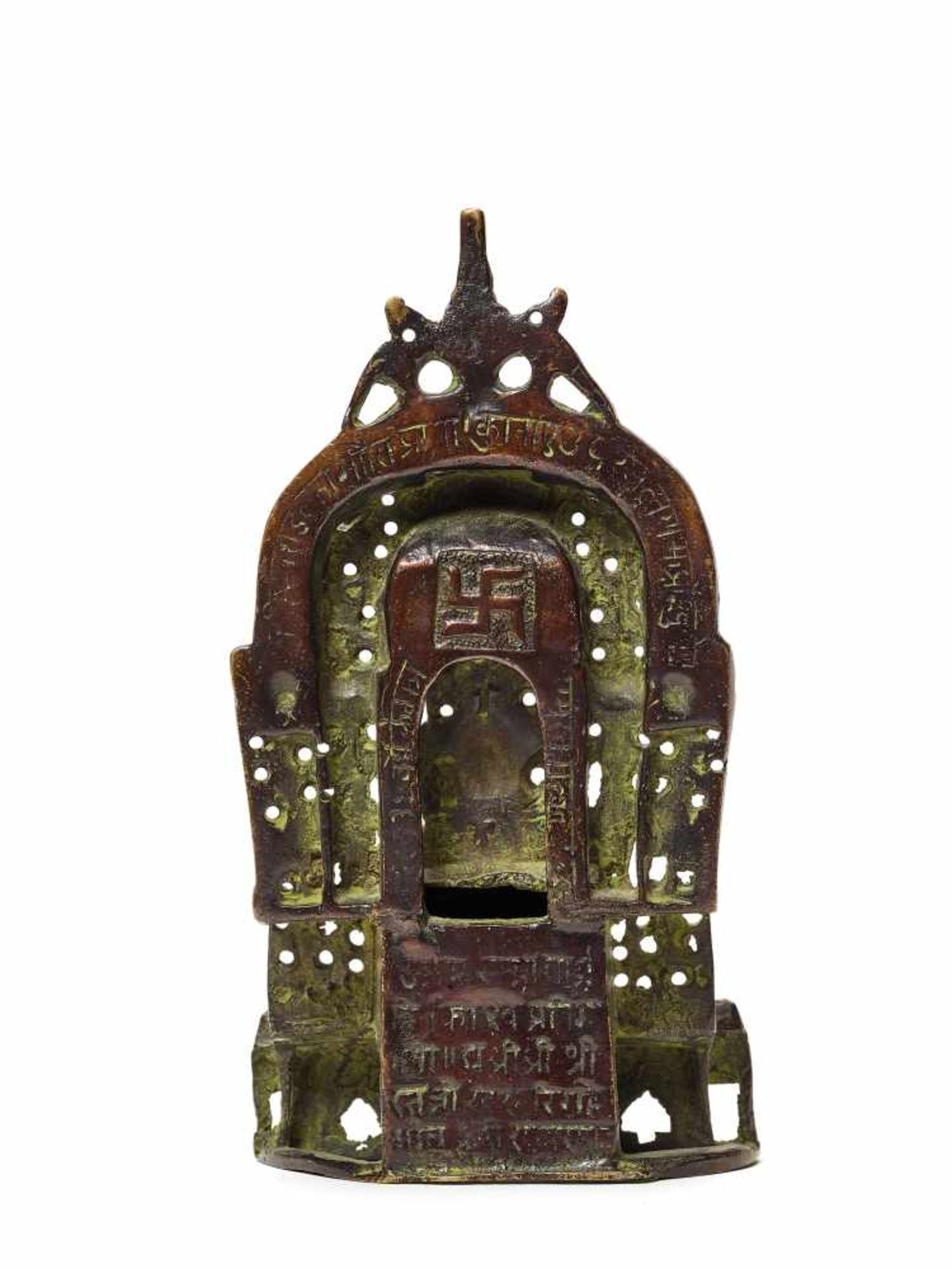 AN INDIAN BRONZE JAIN ALTAR AFTER A HISTORIC PIECE, 20TH CENTURYBronze, silver inlaysIndia, 20th - Image 4 of 5