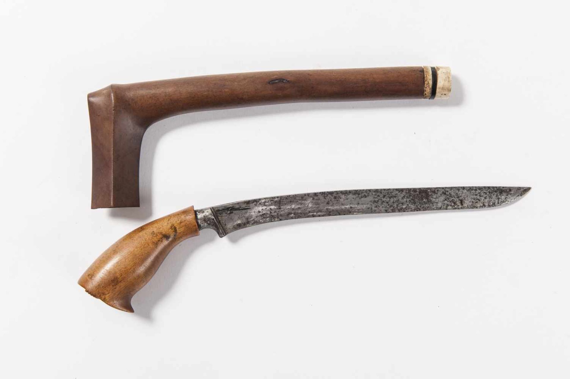 AN INDONESIAN DAGGER, 19TH TO FIRST HALF OF 20TH CENTURYMetal, woodIndonesia, 19th to first half - Bild 2 aus 2