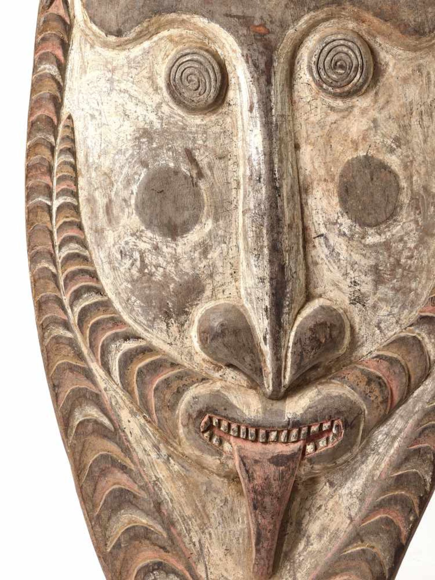 A GIGANTIC WOODEN MASK, PAPUA NEW GUINEA, 20TH CENTURYWoodPapua New Guinea, 20th centuryThis mask - Bild 2 aus 4