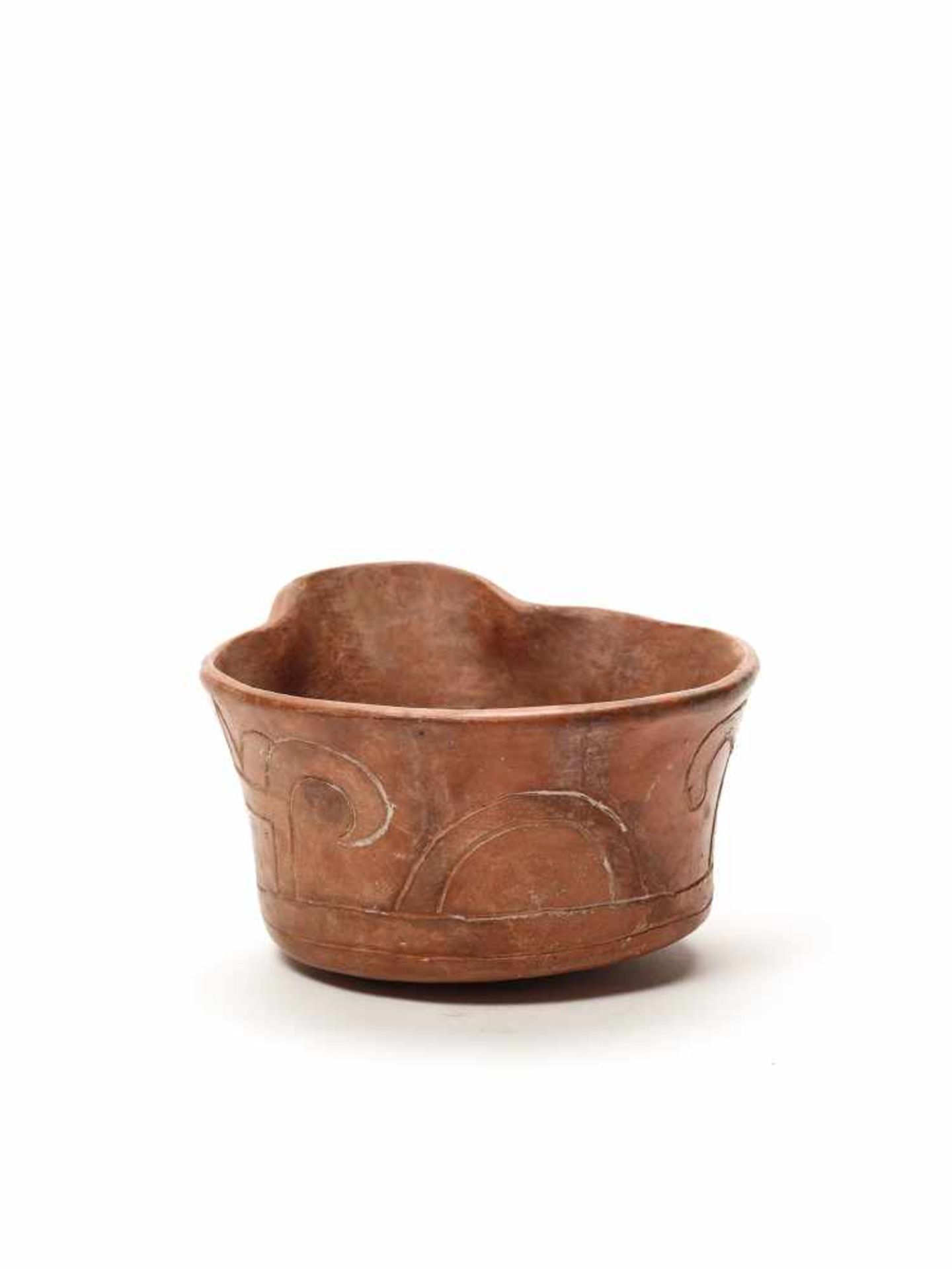 BOWL WITH INCISED DECORATION – CHAVIN CULTURE, PERU, C. 500 BCFired clayChavin culture, Peru, c. 500 - Image 2 of 3