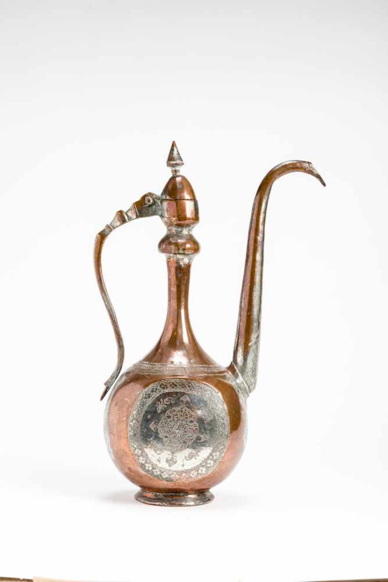 A PERSIAN TEA KETTLE AND DISHCopperPersia, 19th to early 20th centuryThe tea pot with curved handle, - Image 5 of 8