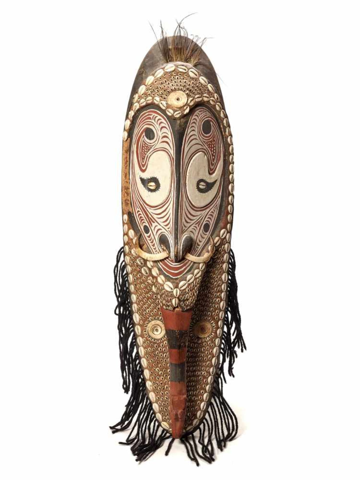 A LARGE AND VERY ATTRACTIVE WOODEN MASK, PAPUA NEW GUINEA, 20TH CENTURYWood, cowry applications,