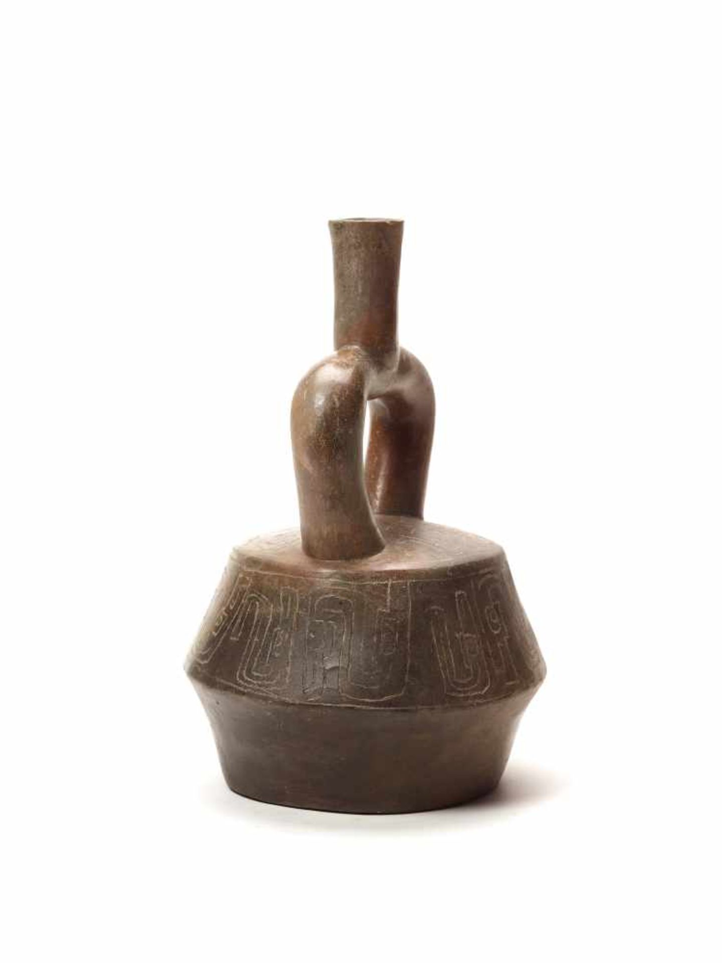 ENGRAVED STIRRUP VESSEL - CHAVIN CULTURE, PERU, C. 500 BCBlack fired clayChavin culture, Peru, c. - Image 2 of 3