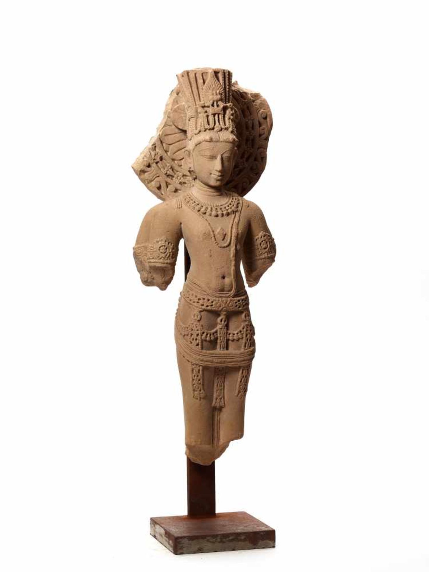 A LARGE SANDSTONE STATUE OF VISHNU, 18TH CENTURYThe crowned and bejeweled god standing in from of - Image 7 of 7