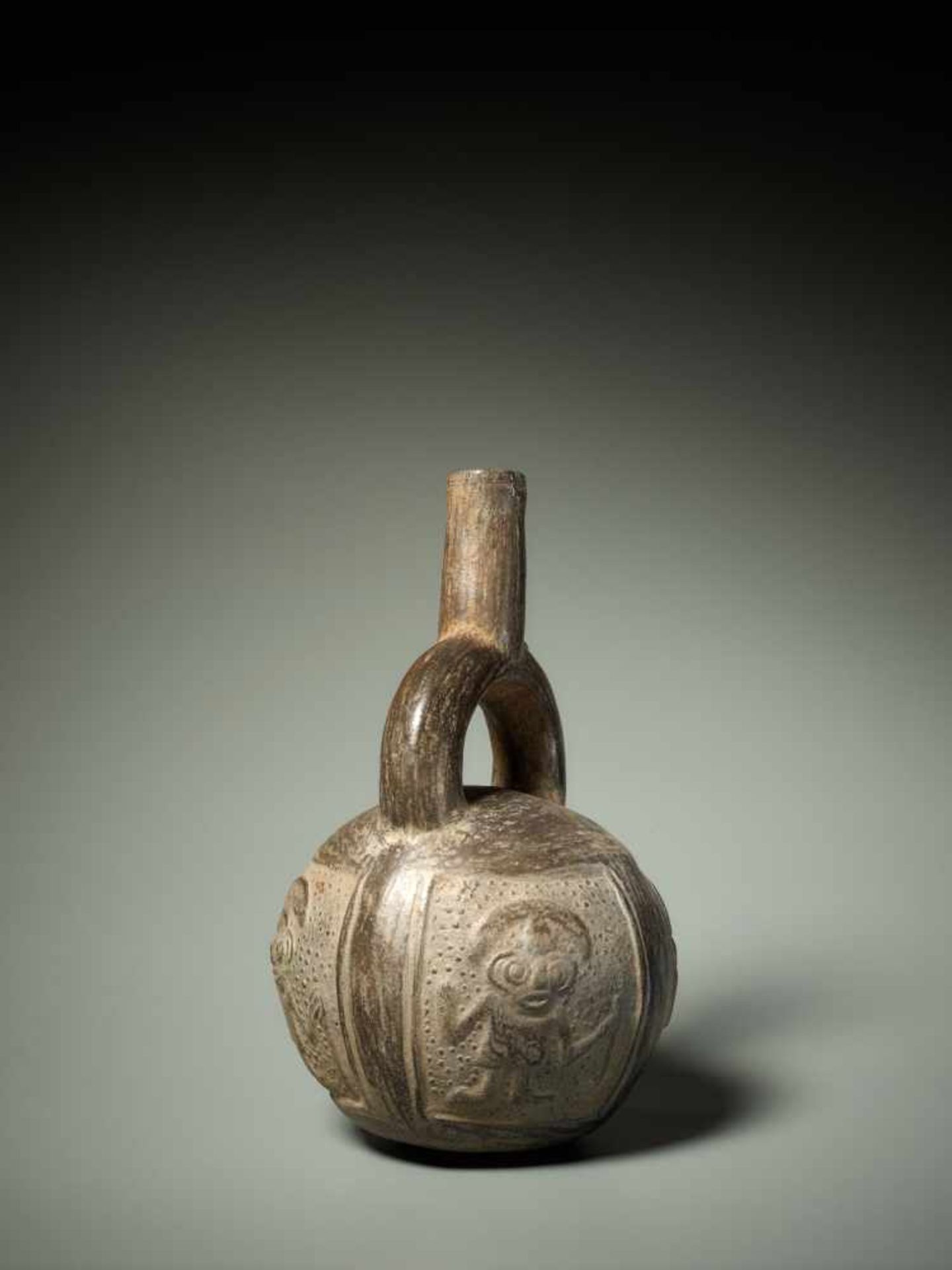 STIRRUP VESSEL WITH RELIEF DECORATION – CHIMU CULTURE, PERU, C. 1000-1400 ADBlack fired clayChimu - Image 5 of 5