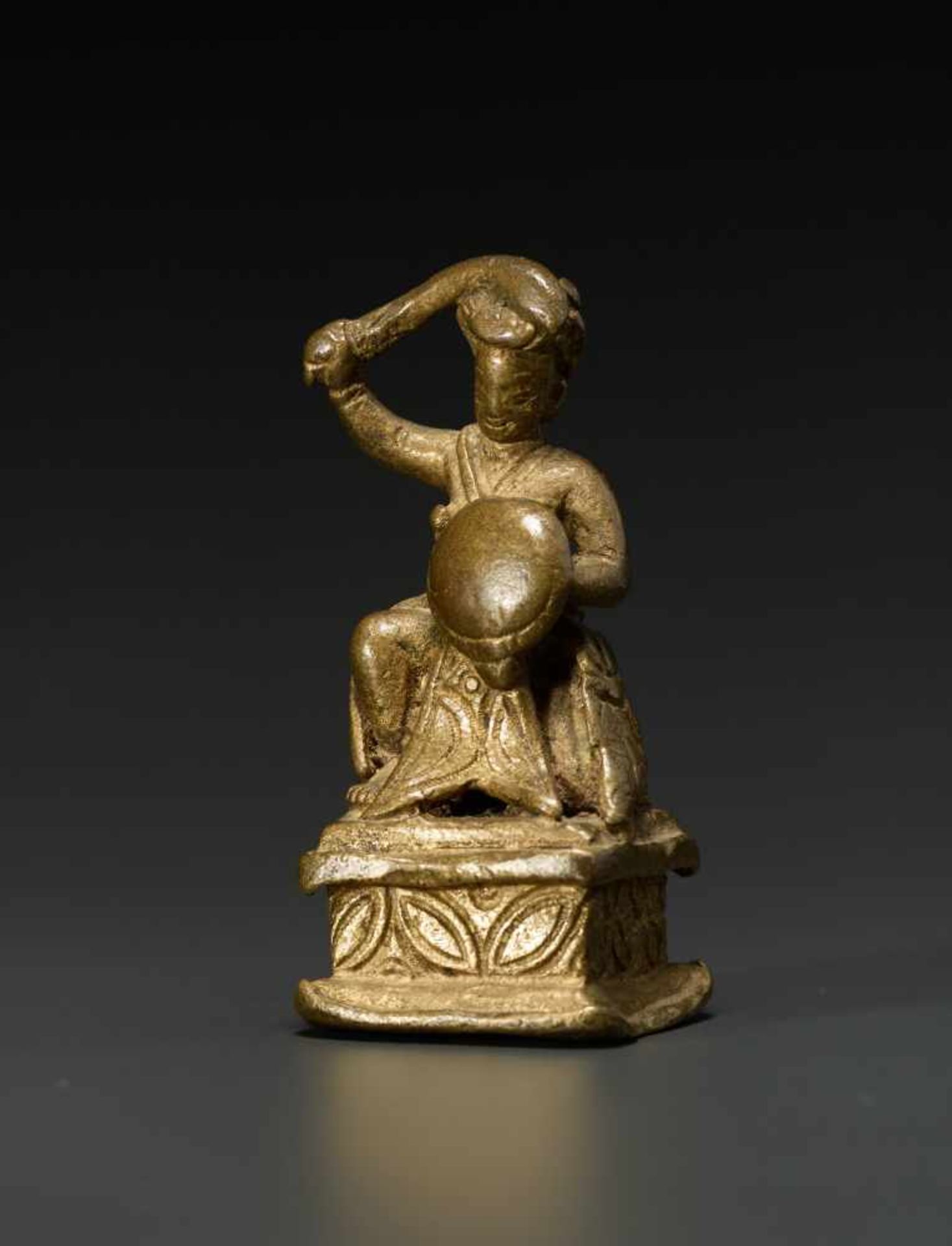 SKANDA WITH SWORD AND SHIELDBronze, Indiaapprox. 19th cent.A small bronze representation of Skanda - Bild 2 aus 5