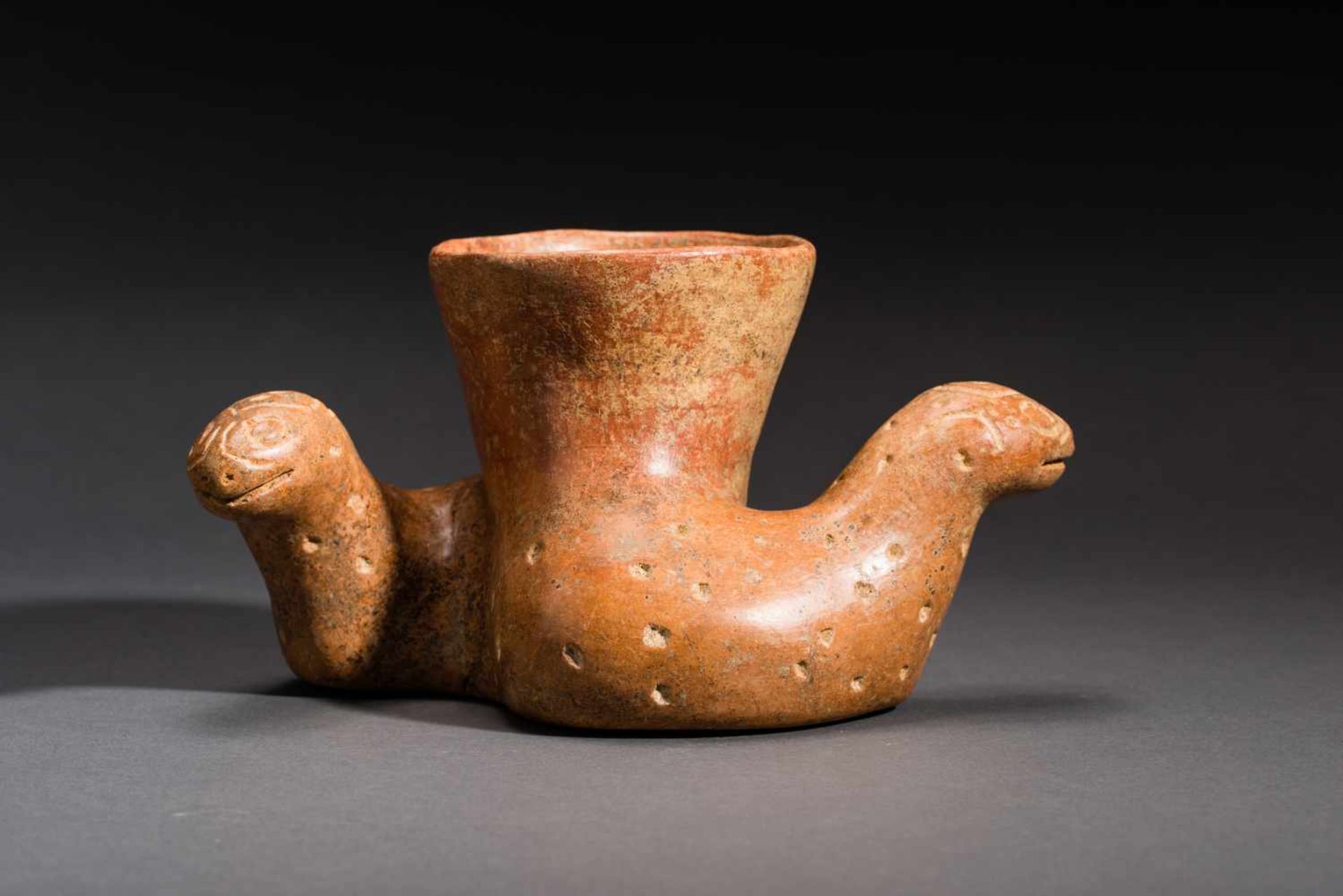 VESSEL IN THE SHAPE OF TWO SNAKESTerracotta Colima, West-Mexico, ca. 100 - 300 Characterful vessel