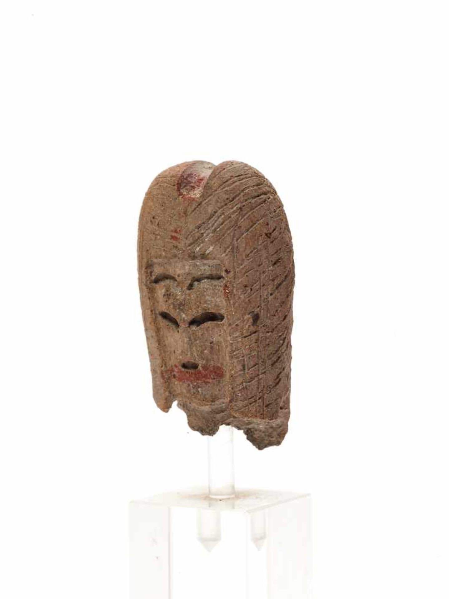 TL-TESTED HEAD OF A VENUS – VALDIVIA CULTURE, ECUADOR, C. 2000 BCPainted fired clayValdivia culture, - Image 2 of 4