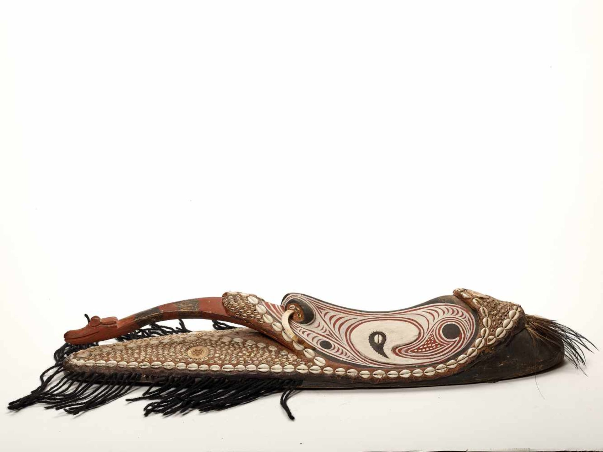 A LARGE AND VERY ATTRACTIVE WOODEN MASK, PAPUA NEW GUINEA, 20TH CENTURYWood, cowry applications, - Image 5 of 6