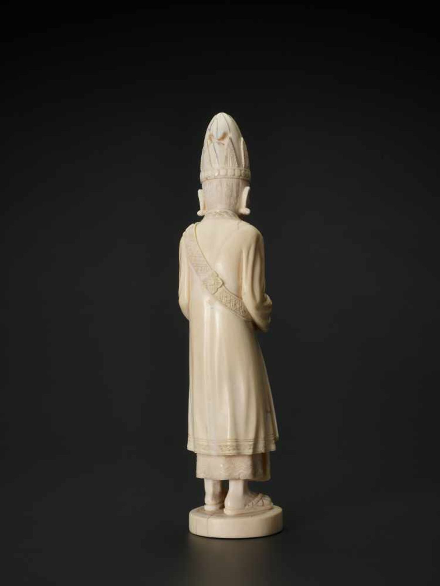 A 19TH CENTURY INDO-PERSIAN IVORY SCULPTURE OF A PRIESTIvory India, 19th century This finely - Image 3 of 6