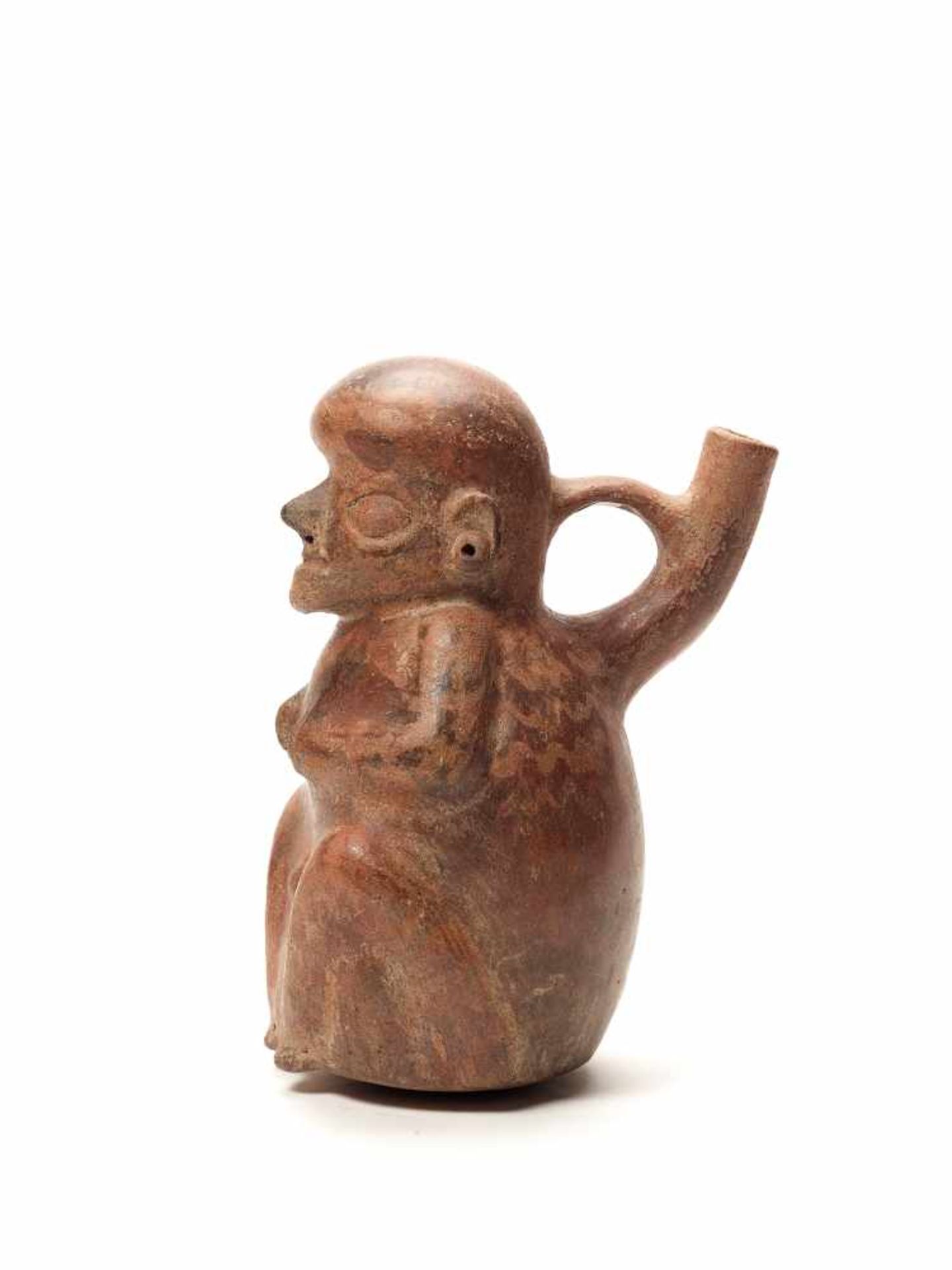 FIGURAL STIRRUP VESSEL - VICUS CULTURE, PERU, C. 1st CENTURY ADFired clayVicus culture, Peru, c. 1st - Bild 2 aus 4