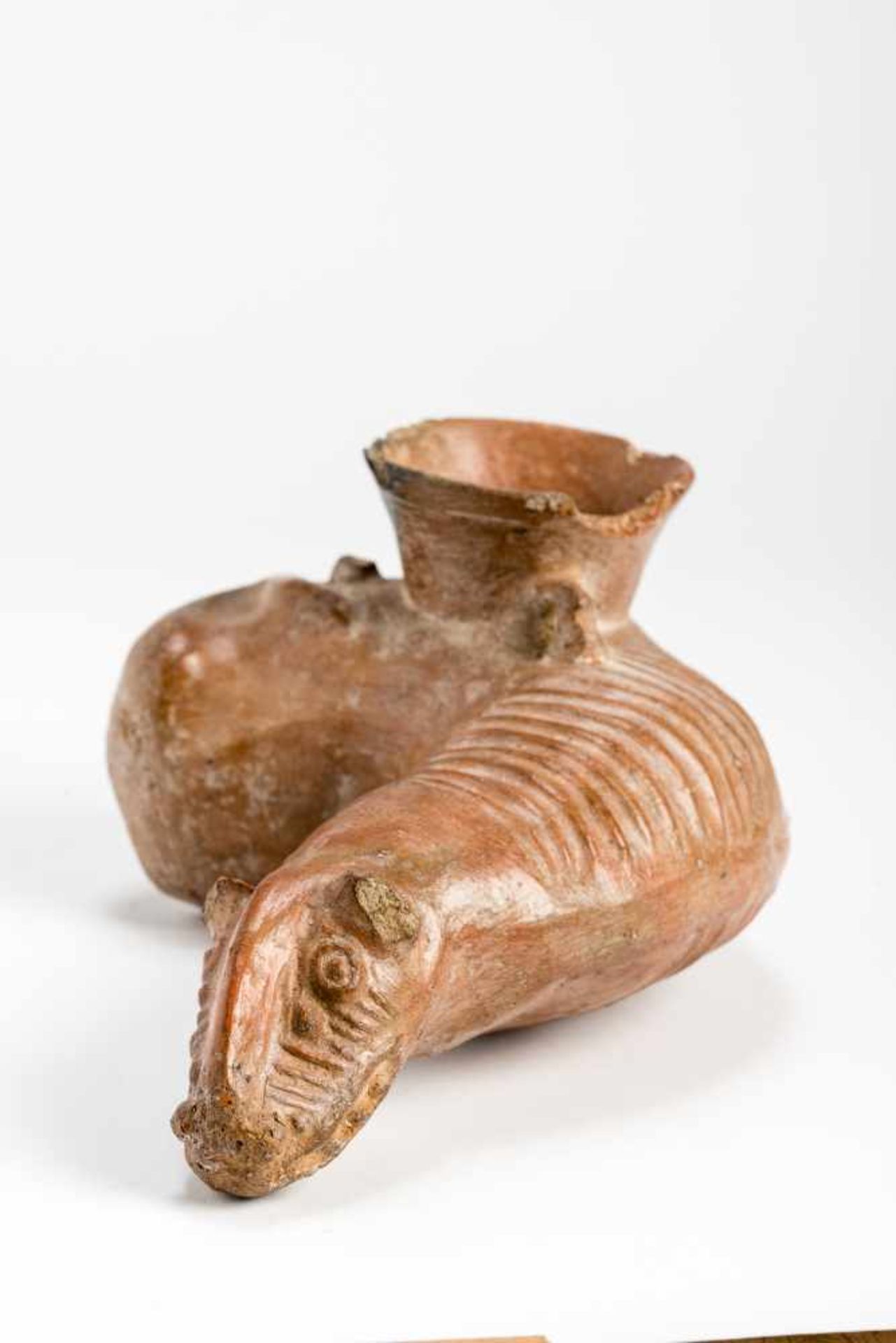 ANIMAL-SHAPED VESSELTerracottaPeru, Chimú culture, ca. 1000 -1200 Unusual design, the animal’s - Image 2 of 7