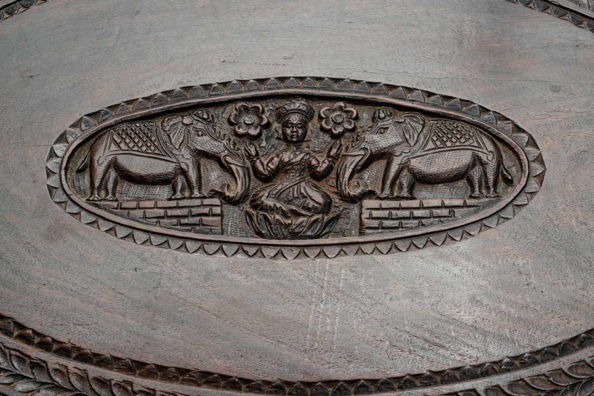 TABLE WITH RICH CARVED DECORRosewood India, 19th cent. Oval round surface with a wide rim - Image 5 of 8