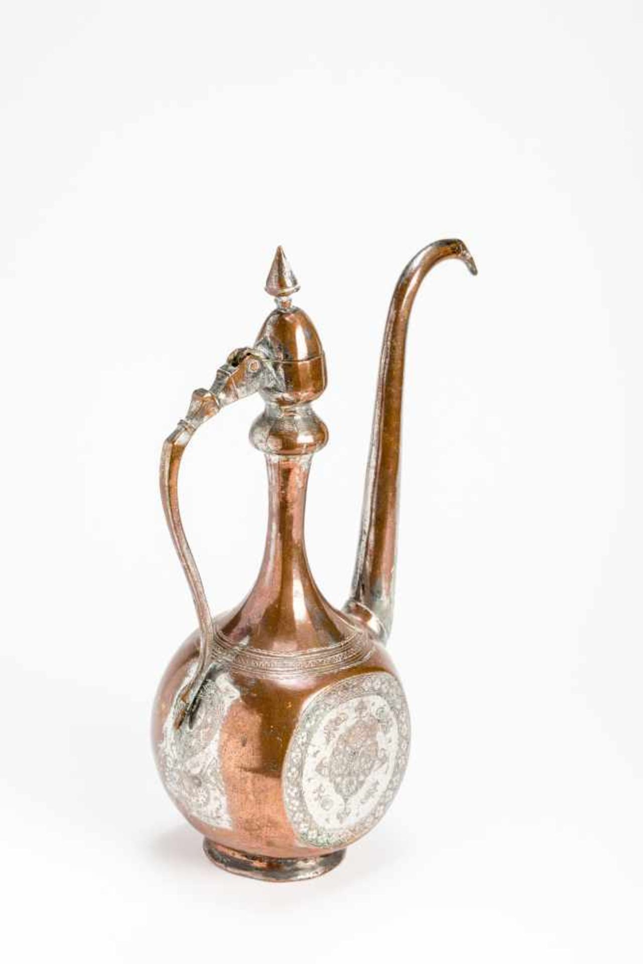 A PERSIAN TEA KETTLE AND DISHCopperPersia, 19th to early 20th centuryThe tea pot with curved handle, - Image 4 of 8