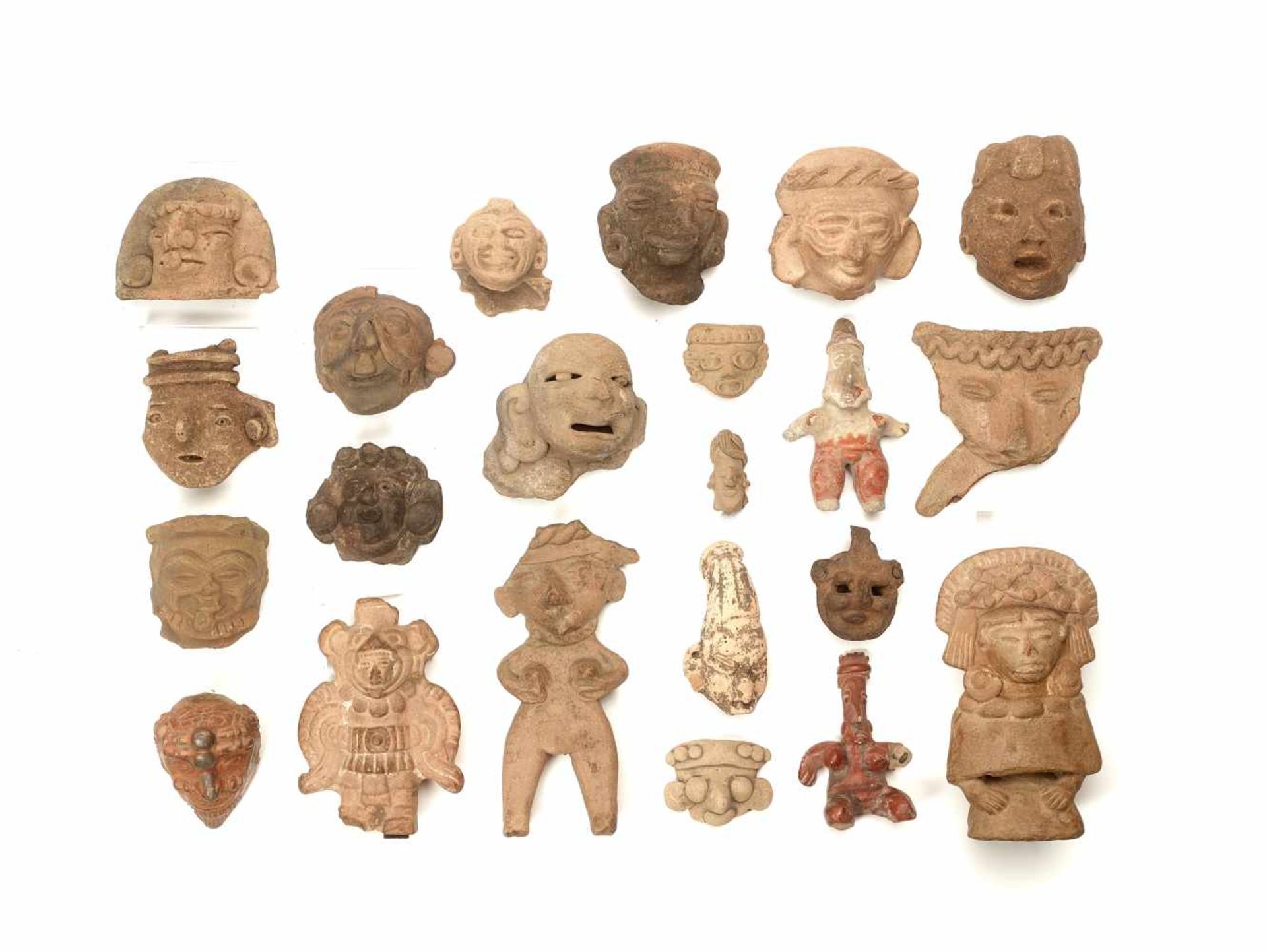 22 HEADS AND FIGURES – PRE-COLUMBIAN ERAClayPre-Columbian Era, 900 BC - 1500 ADA group of 22