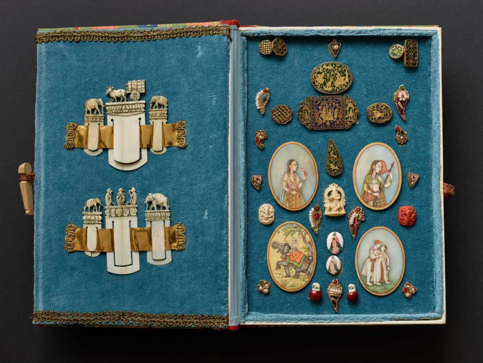 A COLLECTION OF MINIATURE COLLECTIBLES IN CASEIvory, gold, painting, enamel, pearls, etc.Mostly